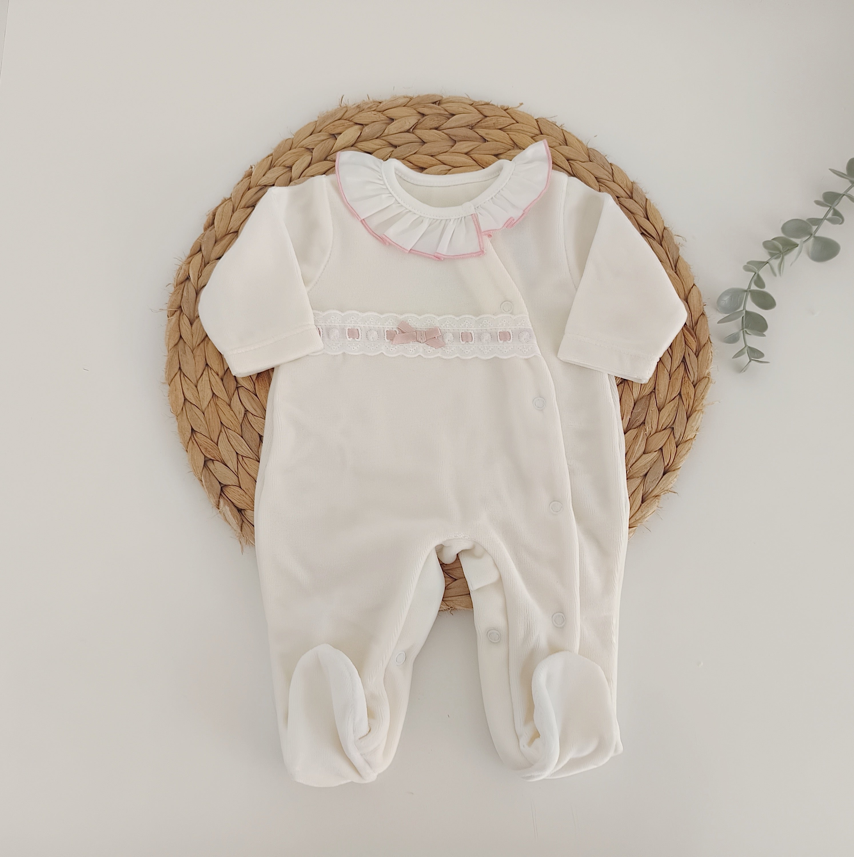 Babygrow Veludo com Renda e Lacinho Pérola Rosa