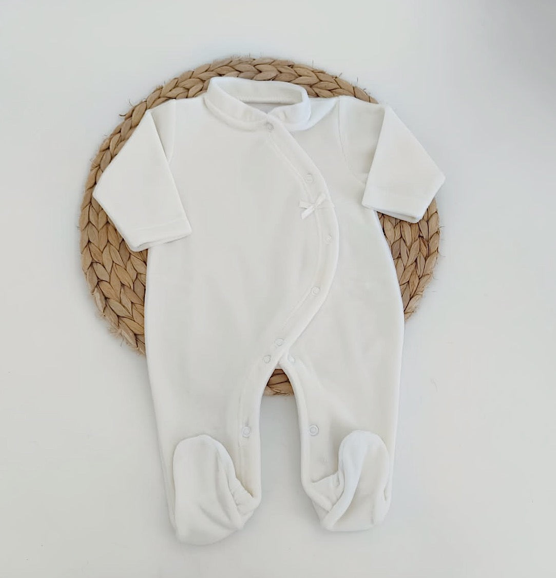 Babygrow Veludo Básico Lacinho Pérola