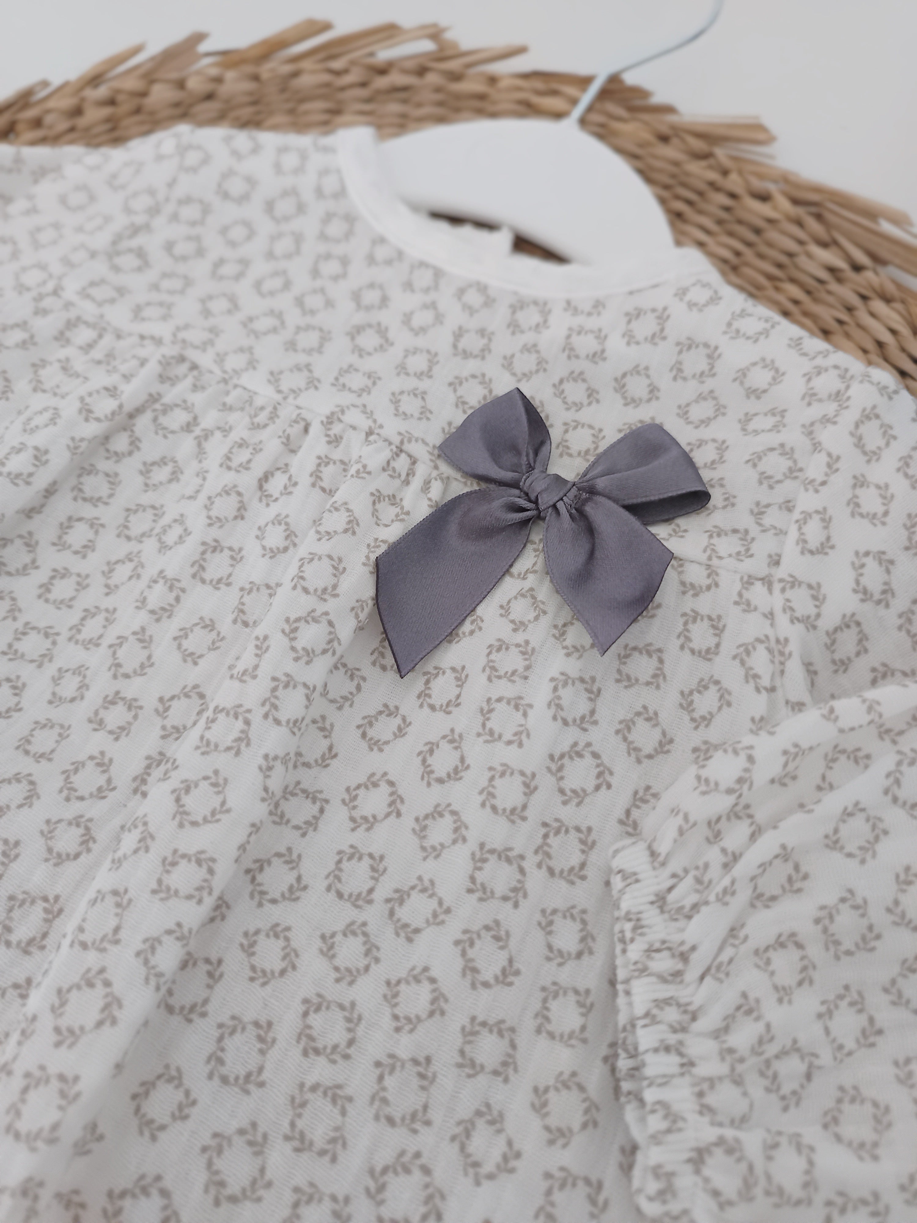 Tapa Fraldas com Camisa Laço Areia