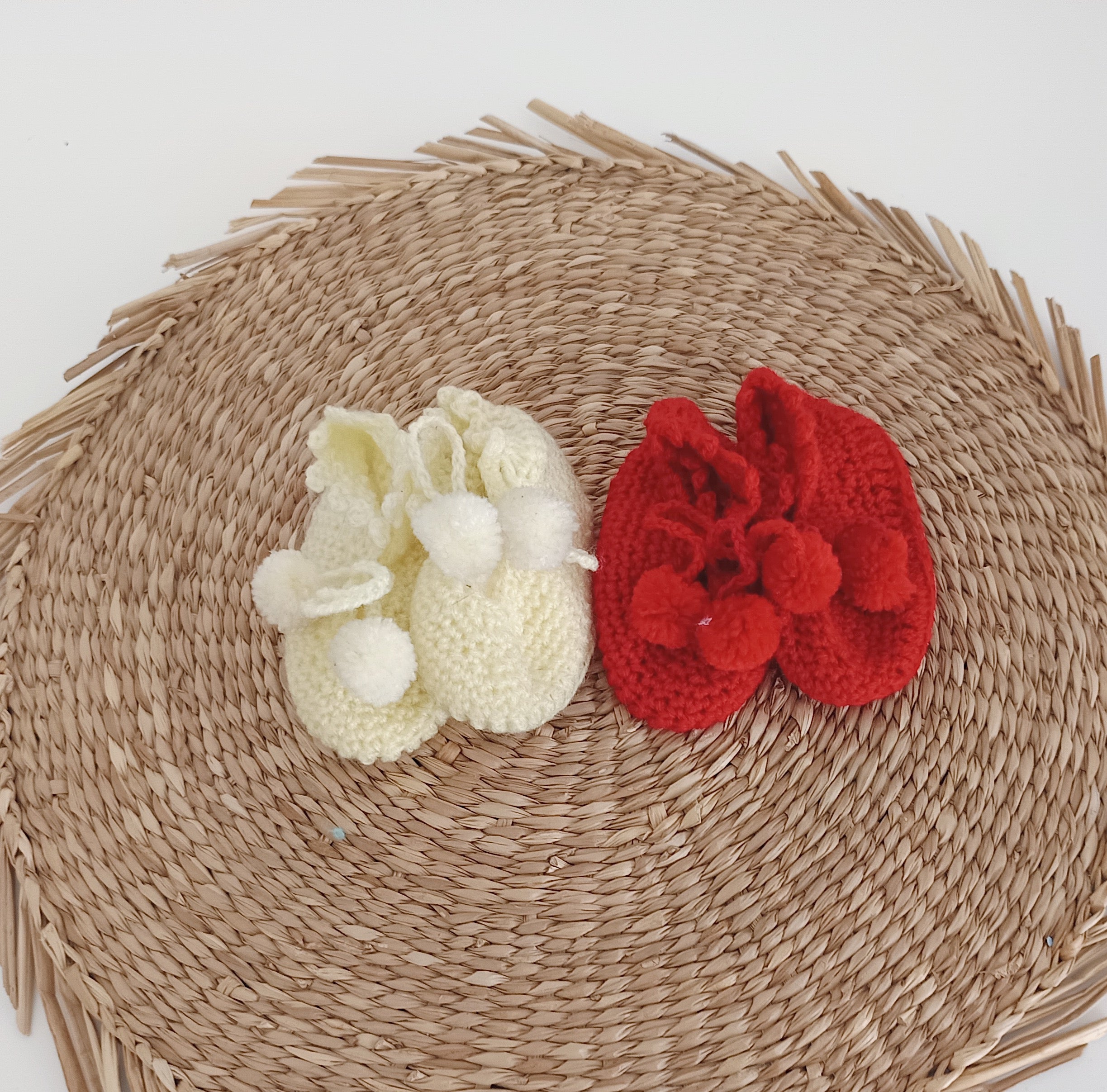 Carapins de Malha com Dois Pompons