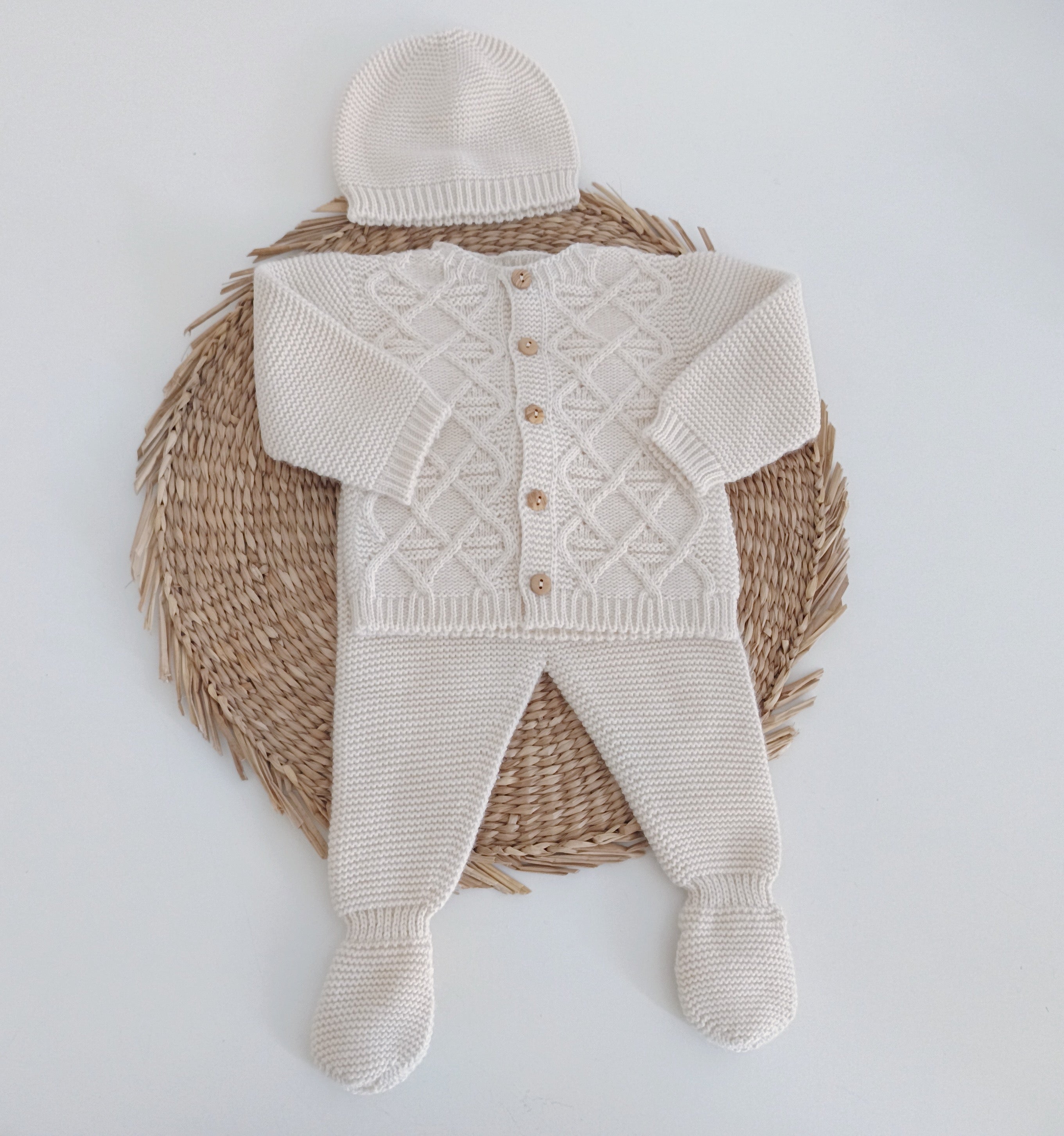 Conjunto de Malha Casaco Losangos com Gorro Areia