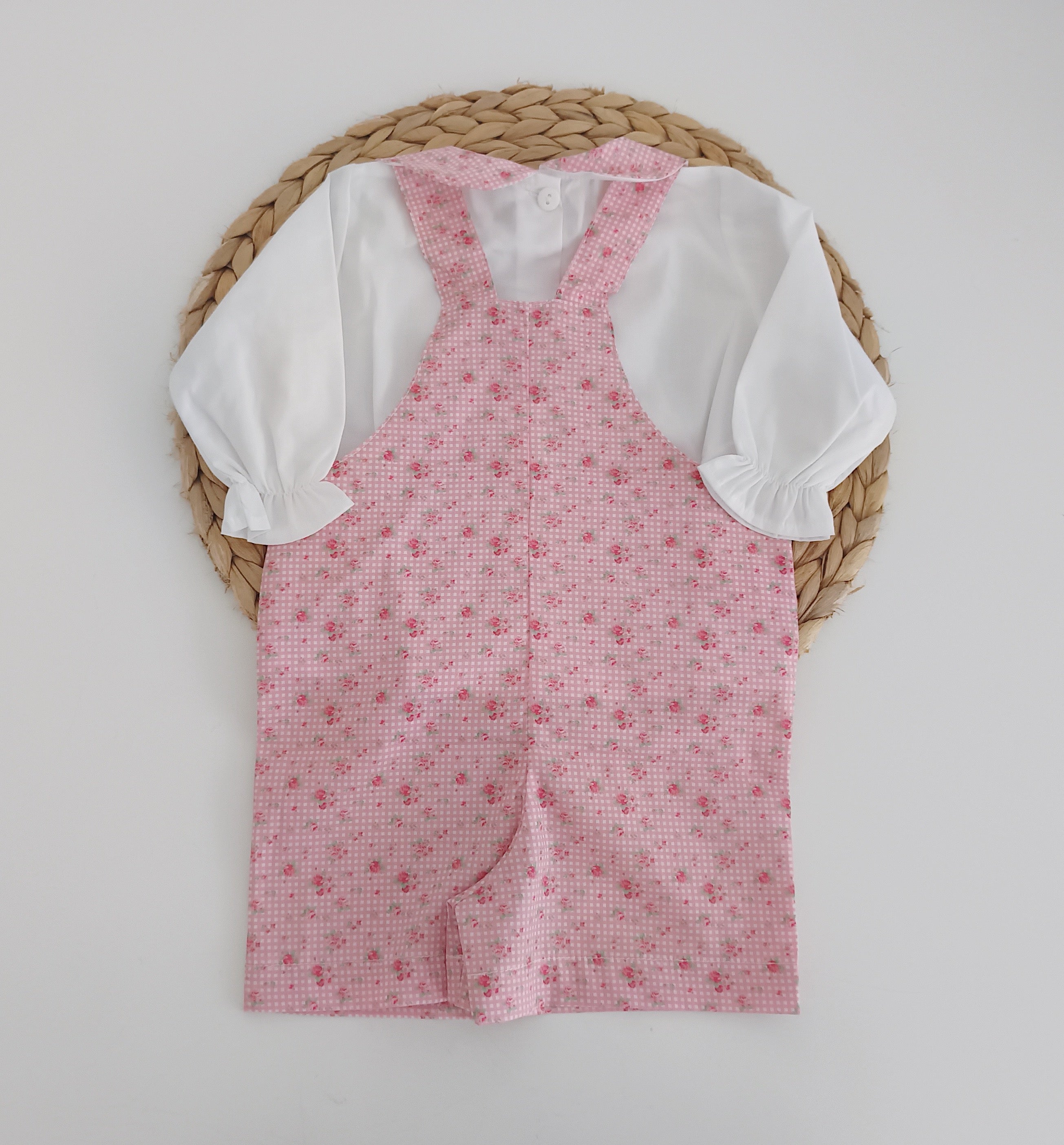 Macacão com Blusa de Gola e Flores Rosa
