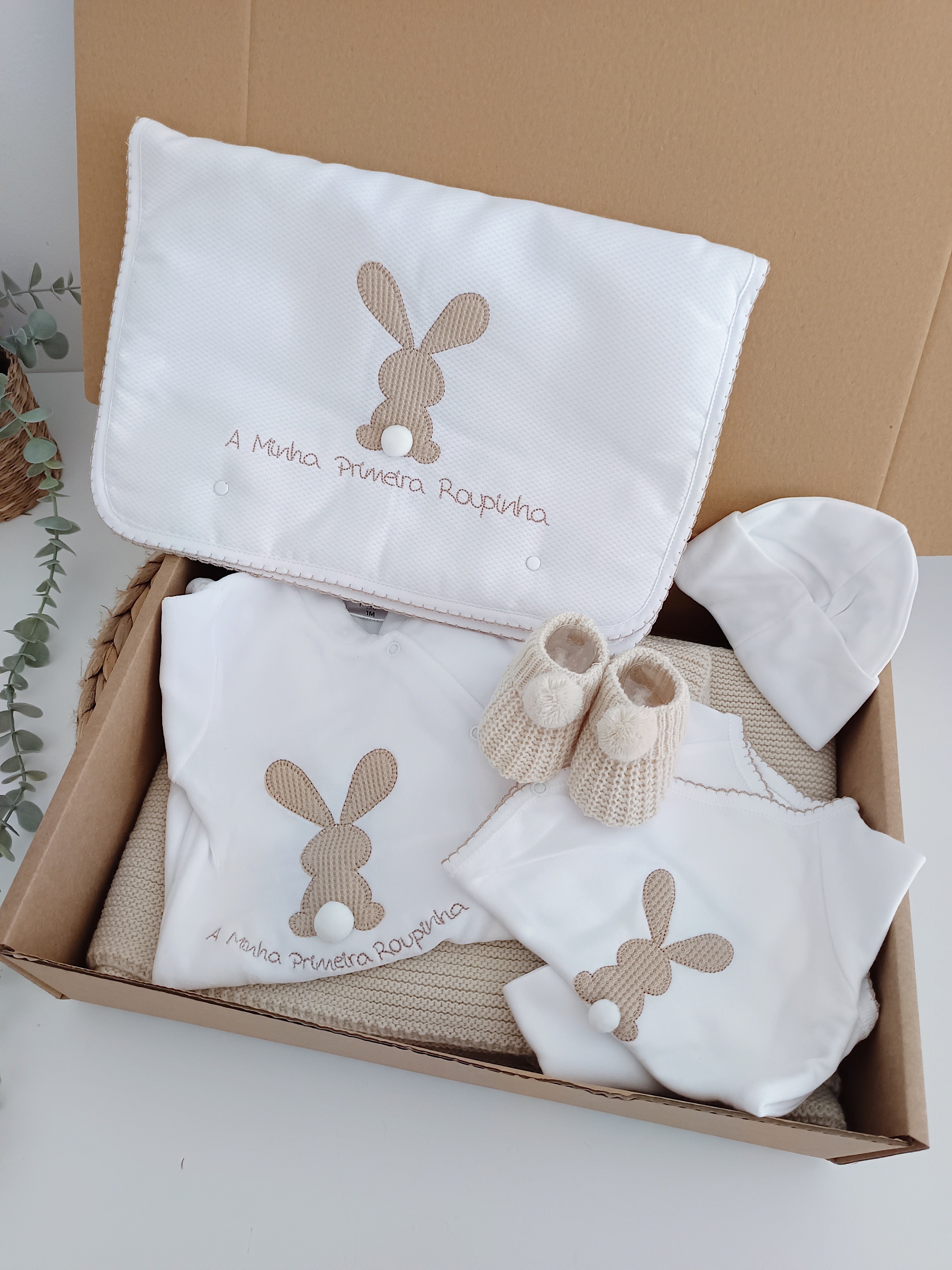 FitFiu Babies® | Conjunto de Primeira Roupinha com manta Laço com Coelho Pompom