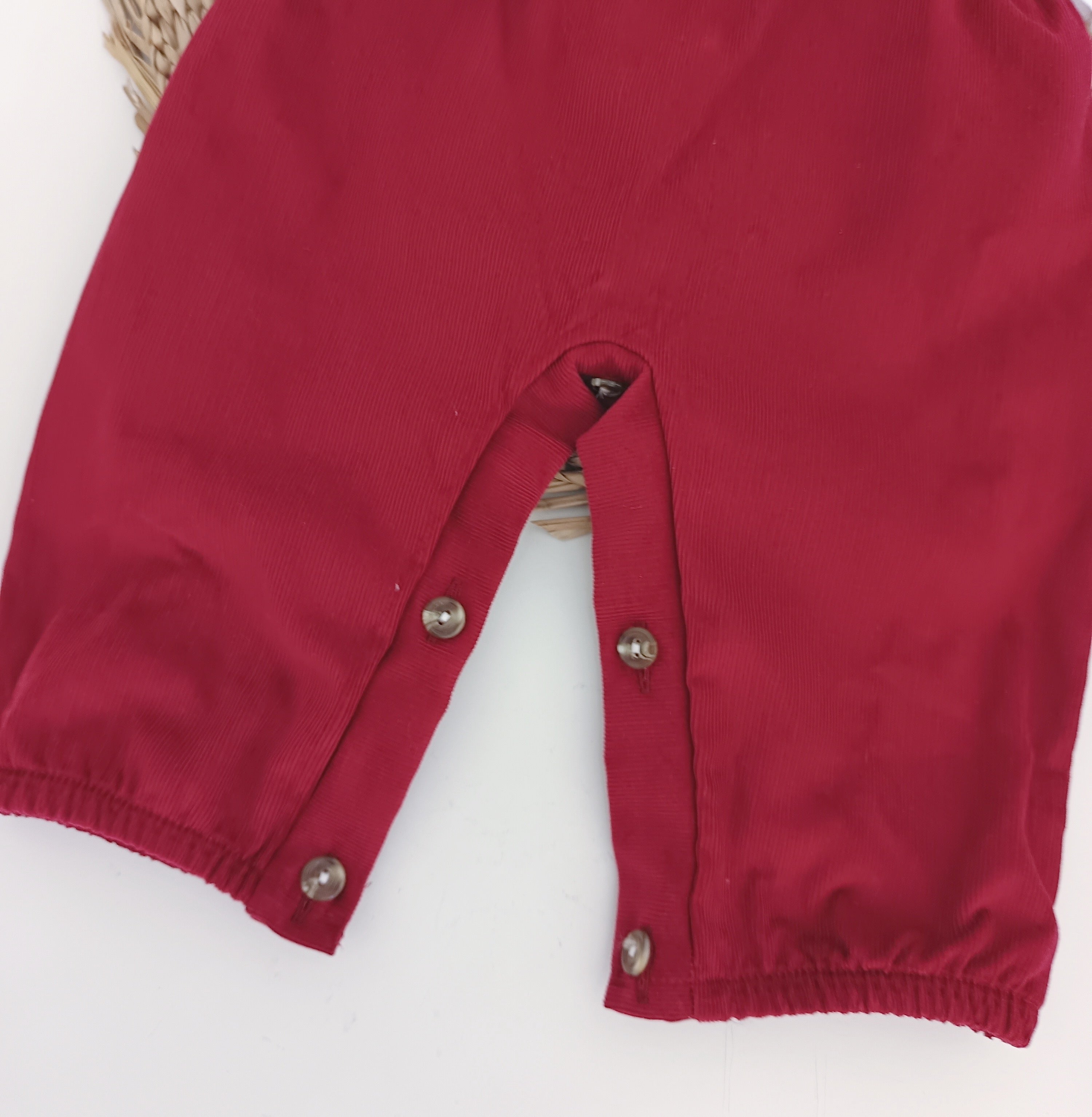 Jardineiras Bombazine com blusa de gola folho Bordeaux