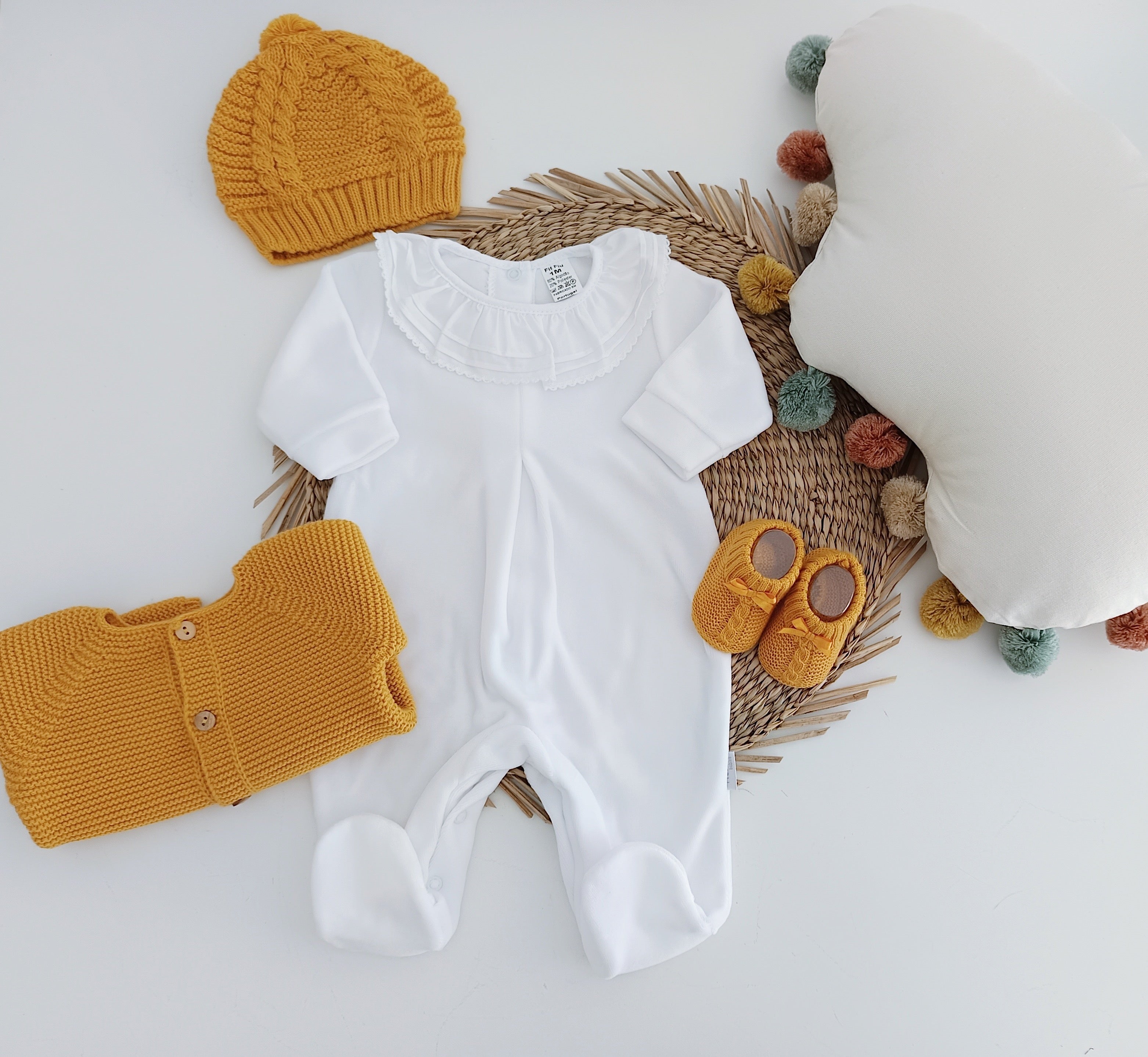 Conjunto Babygrow Casaco Gorro e Carapins Mostarda