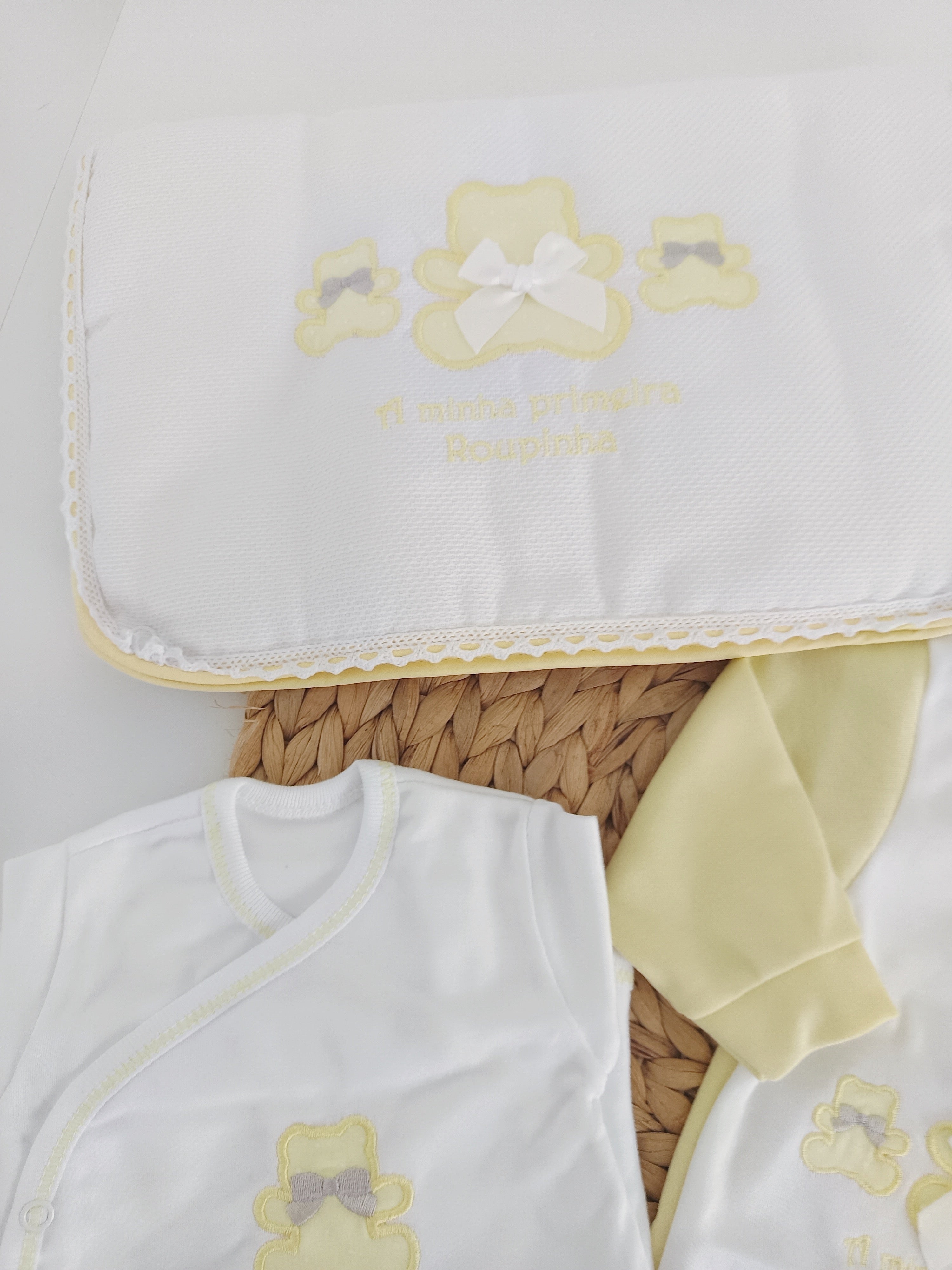 Conjunto de Primeira Roupinha Algodão Amarela