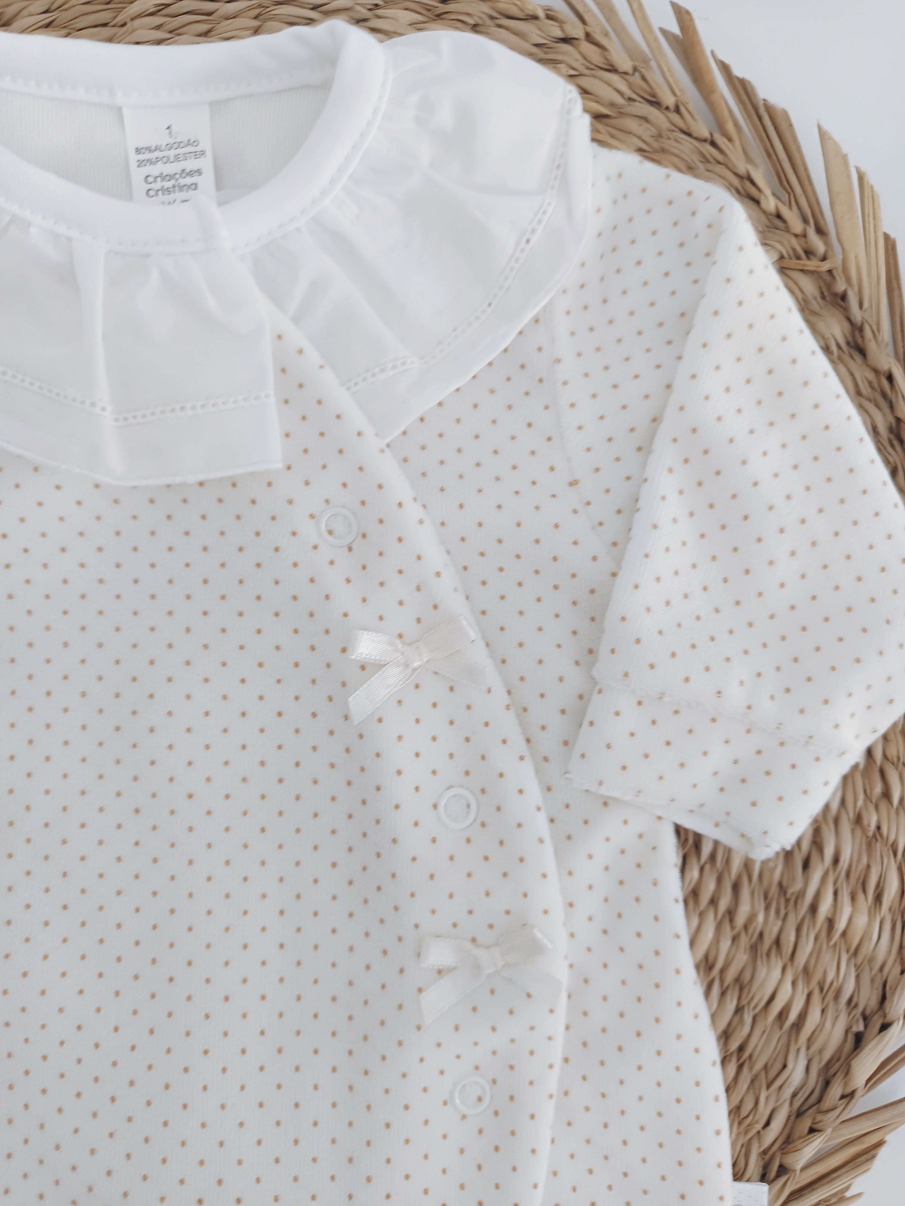 Babygrow Veludo Gola Folho Laço Pintas Pérola