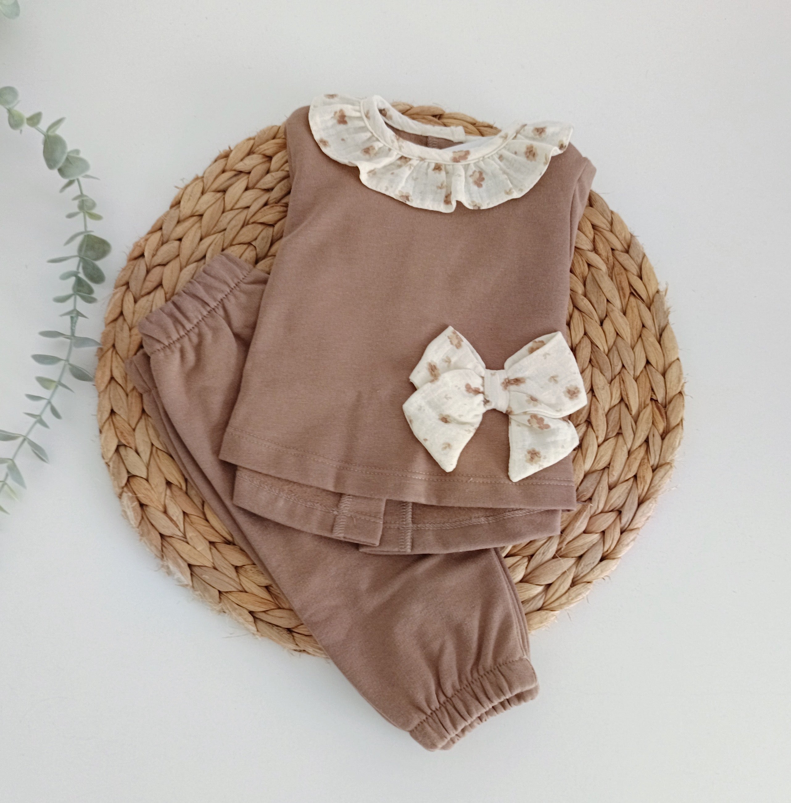 Conjunto Laçarote em Baixo Castanho