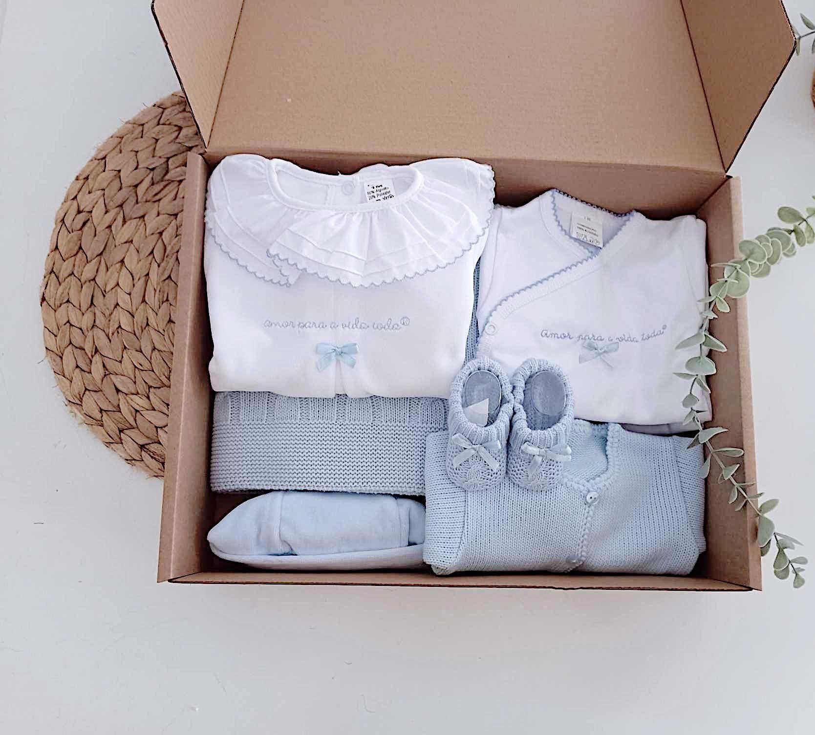 Amor Para a Vida Toda® | Conjunto Primeira Roupa Veludo Lacinho Azul com manta
