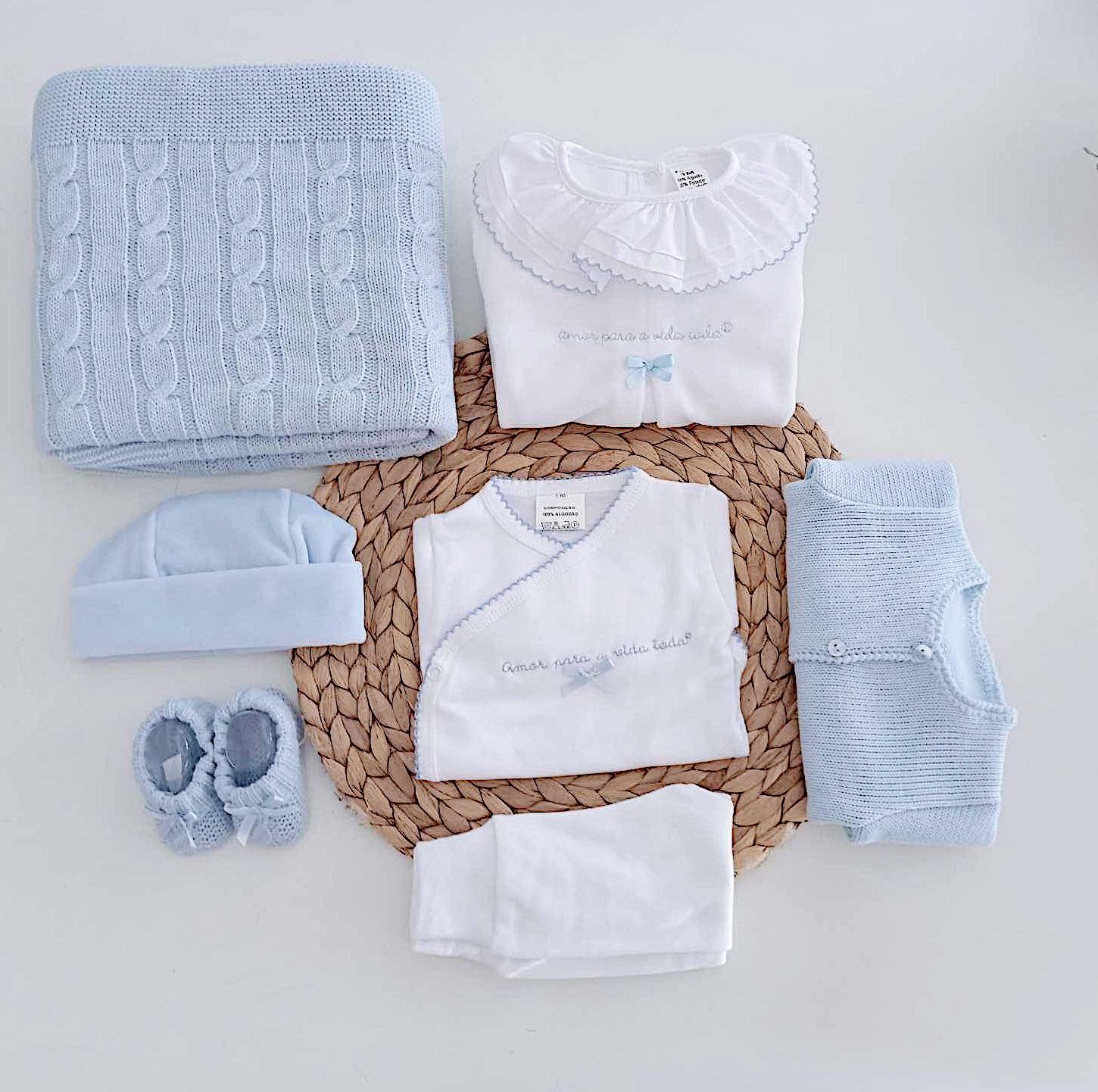 Amor Para a Vida Toda® | Conjunto Primeira Roupa Veludo Lacinho Azul com manta