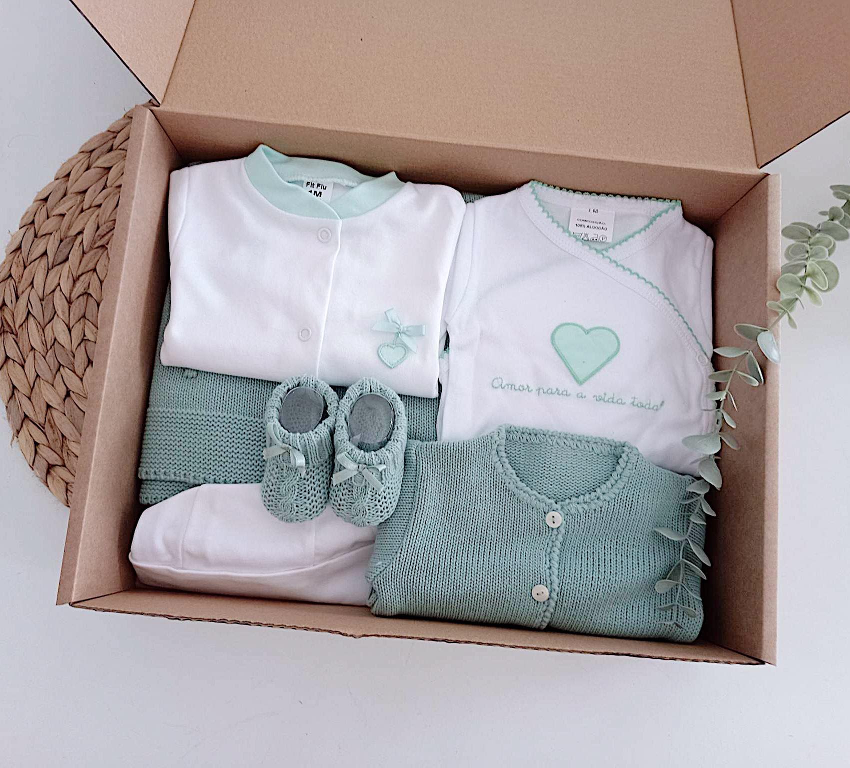 Amor Para a Vida Toda® | Conjunto Primeira Roupinha Coração Verde Água com manta