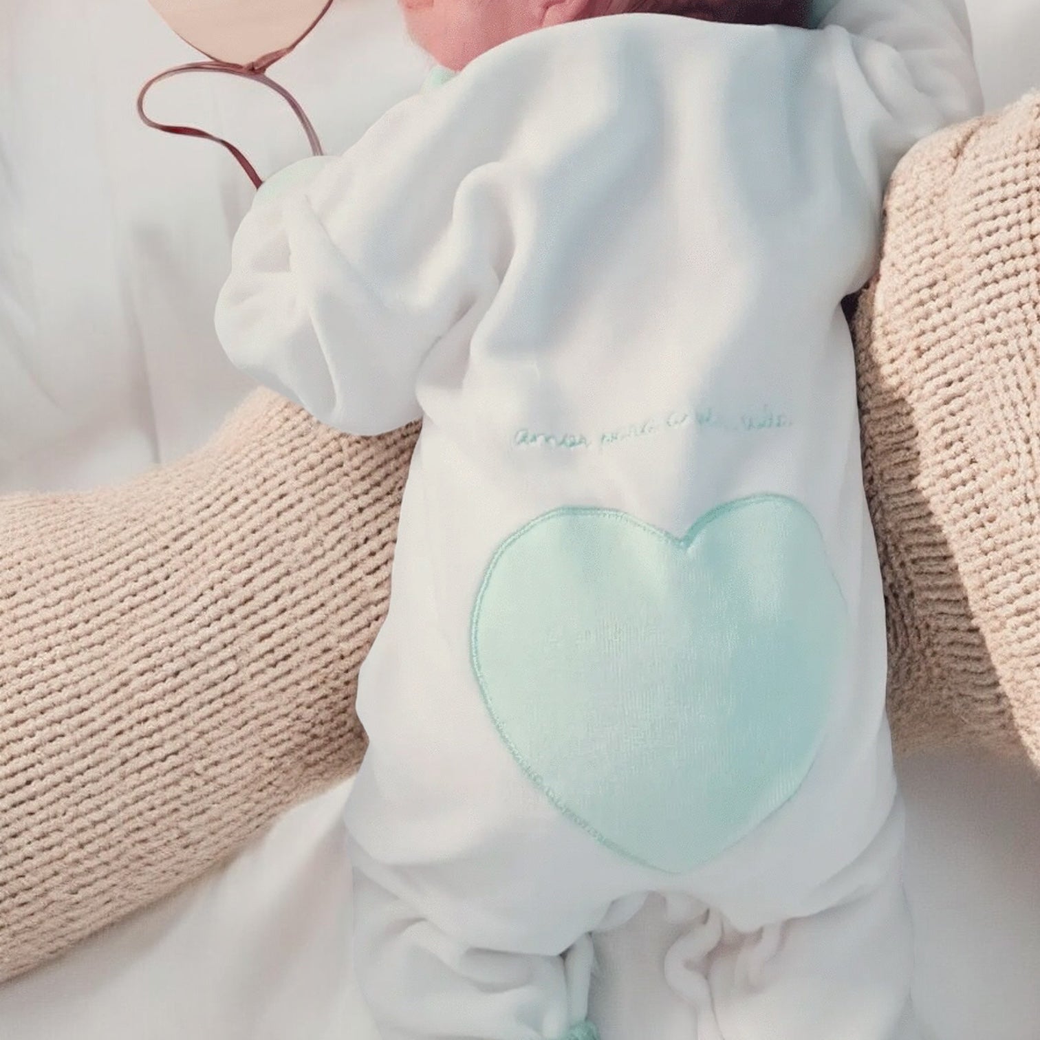 Bebé vestido com babygrow bordado coração verde água algodão veludo marca Amor para a Vida Toda FitFiu Babies