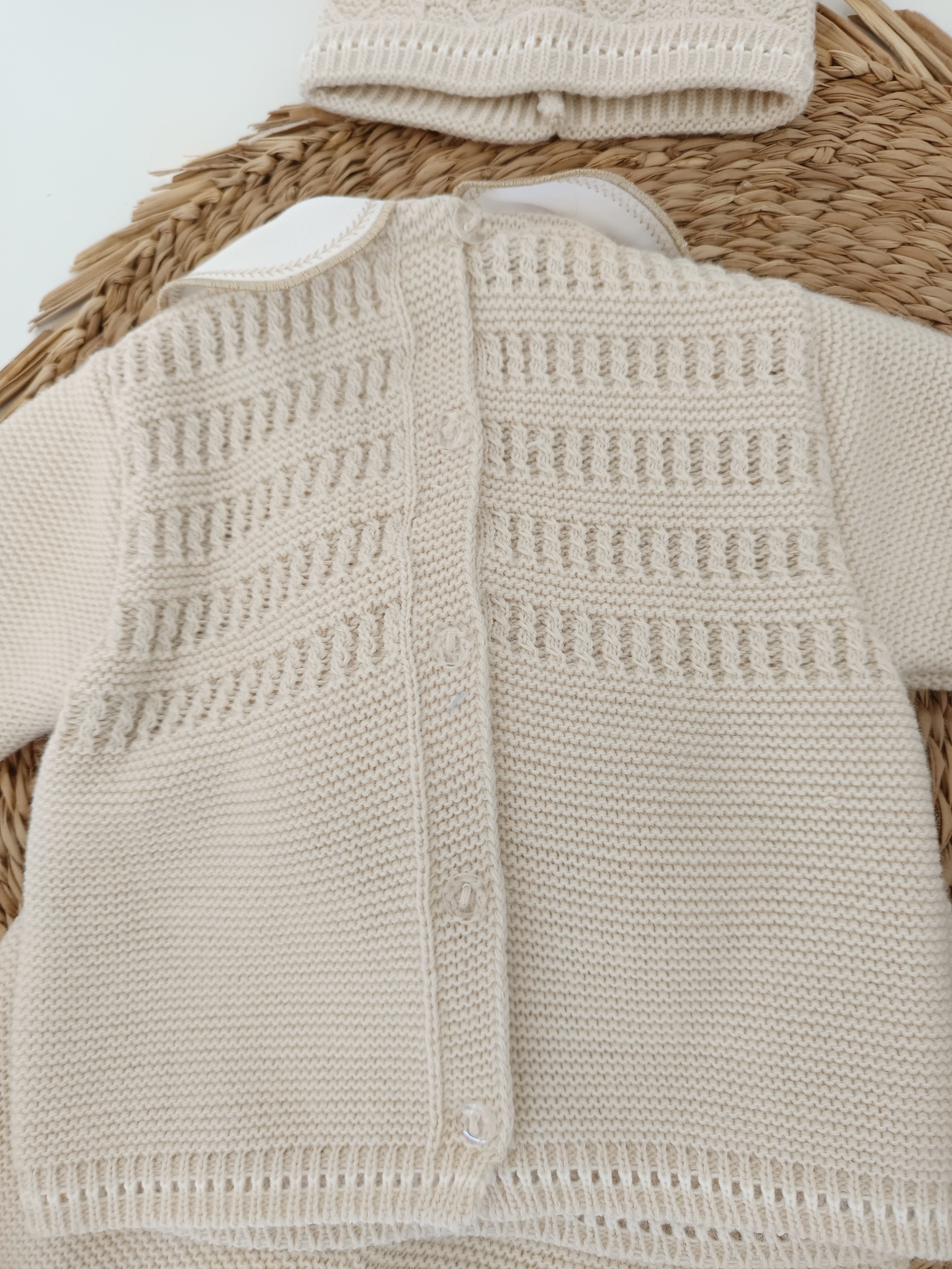 Fato de Malha com Gorro Pompons Areia