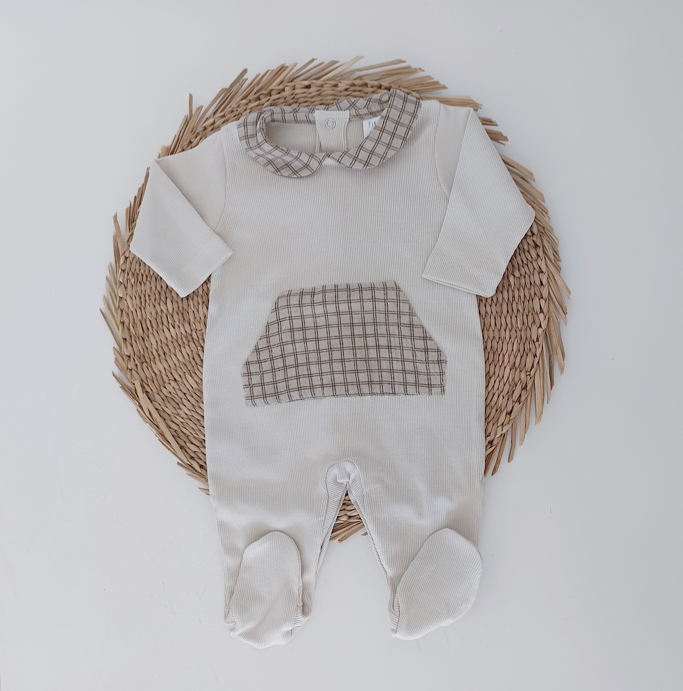 FitFiu Babies® | Babygrow Algodão com Bolso Canguru Xadrez Areia