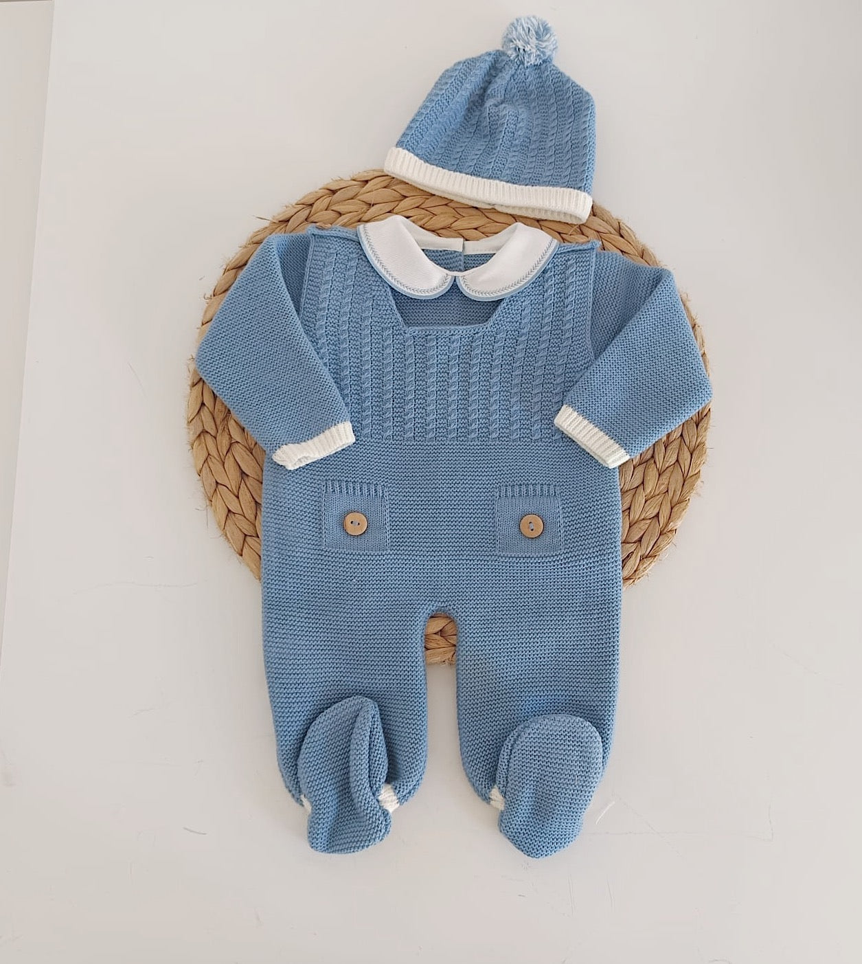 Jardineira de Malha com Camisola e Gorro Botões Jeans