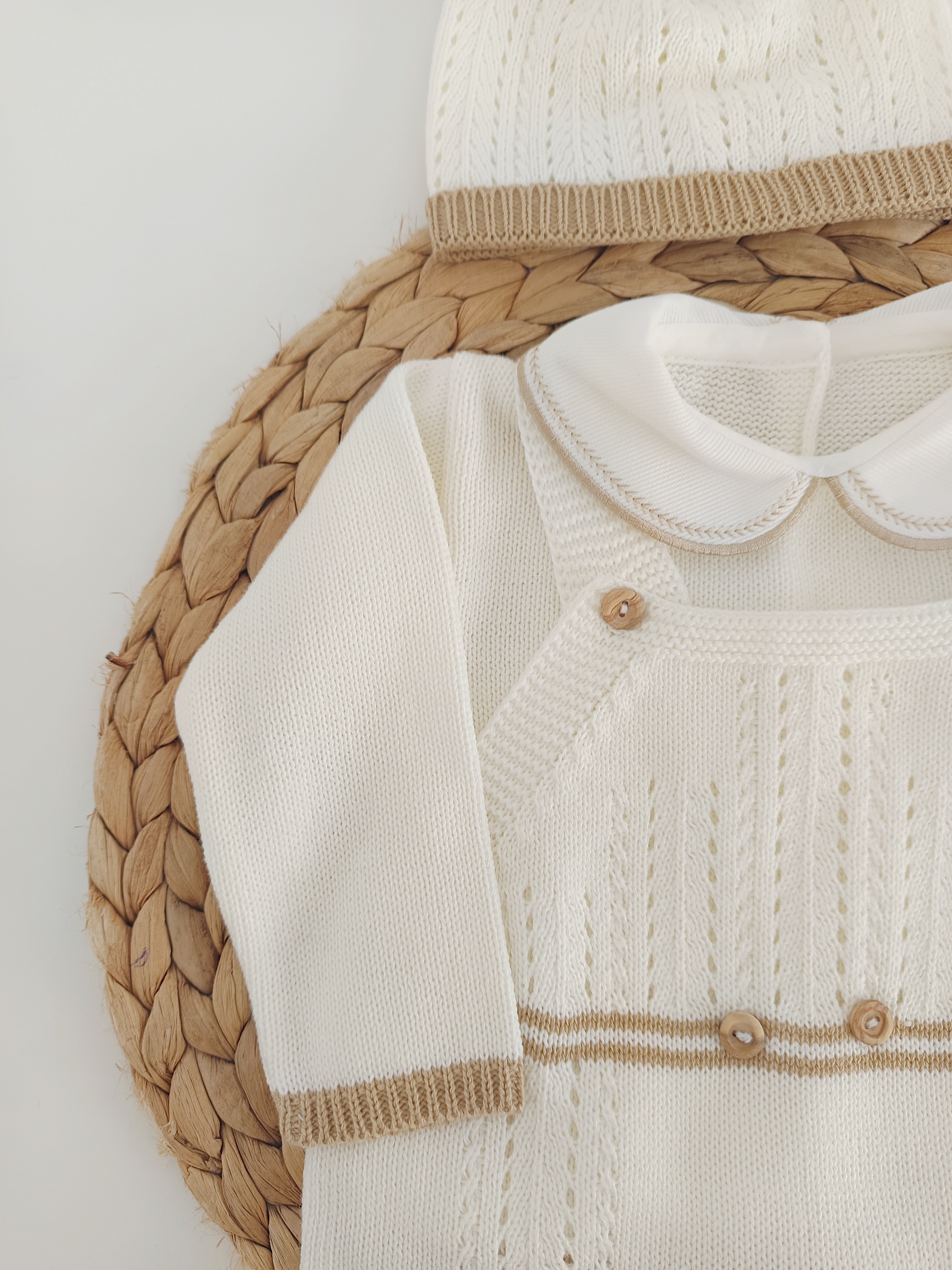 Jardineira Malha Saída Maternidade com Gola Botões Pérola