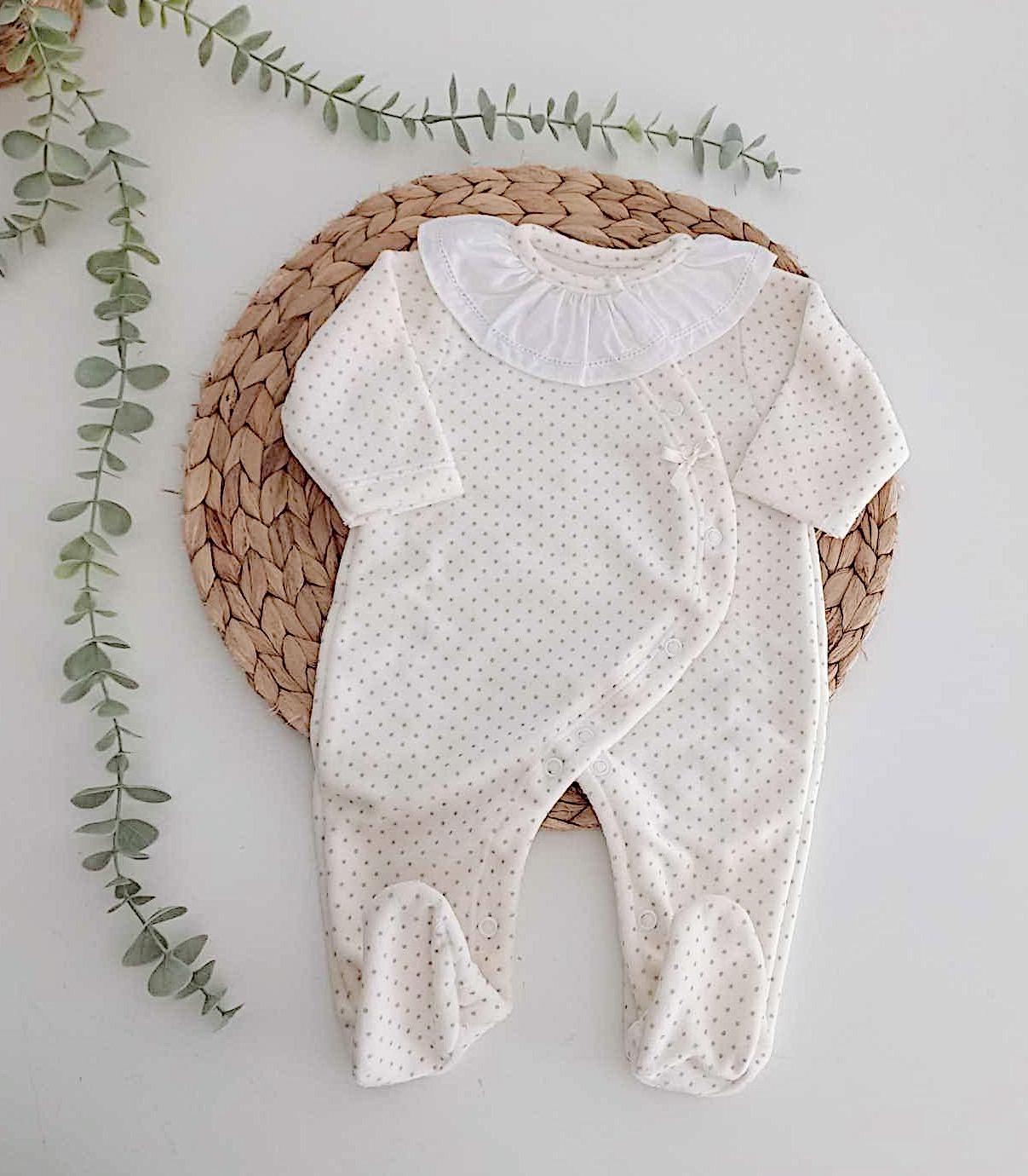 Babygrow Veludo Basic Pintinhas Gola Pérola