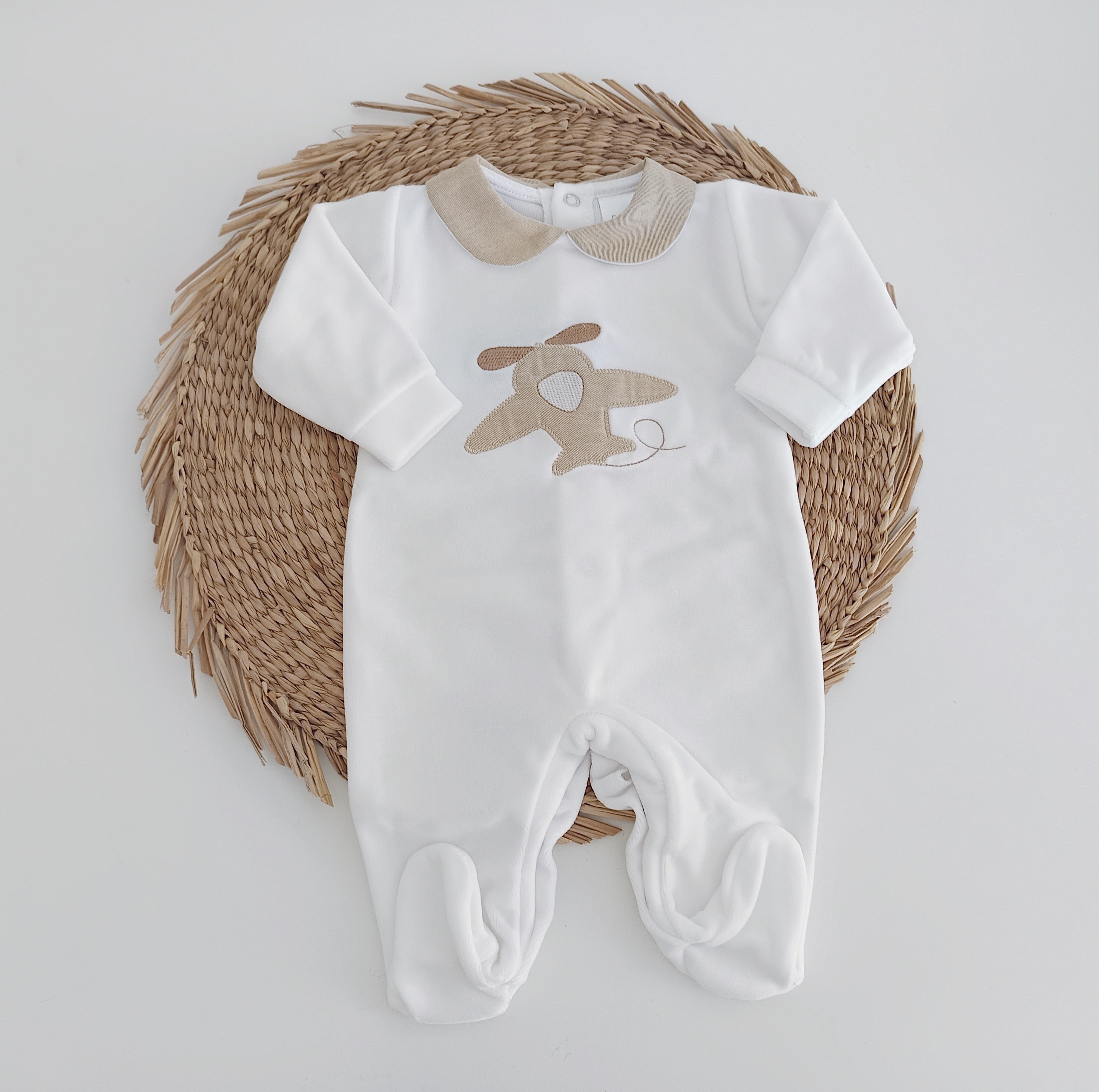 Babygrow bebé bordado avião abertura atrás algodão veludo areia coleção avião FitFiu Babies