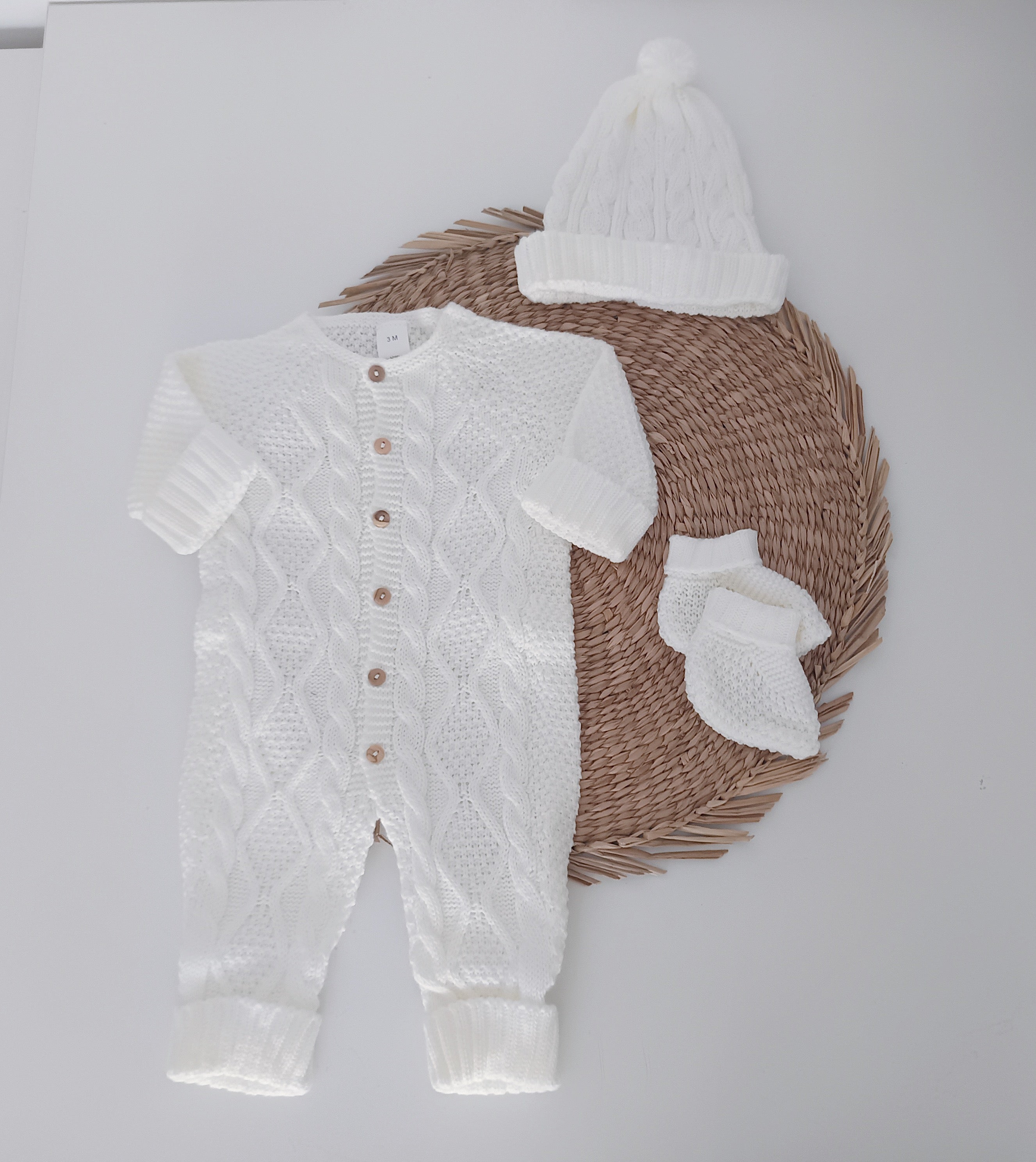 Babygrow de malha com gorro e carapins Pérola