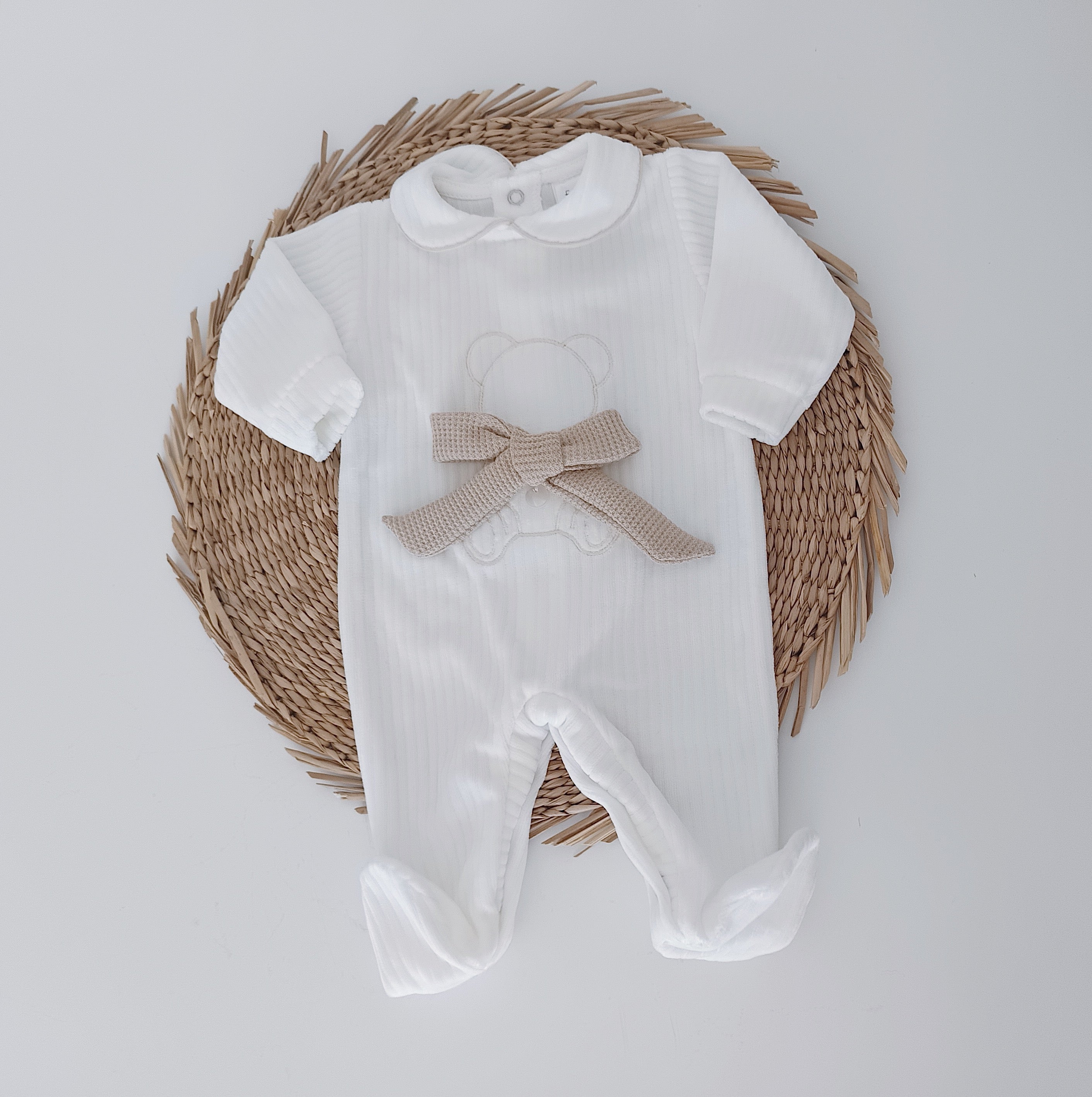 FitFiu Babies® | Babygrow Canelado Urso com Laço Pérola