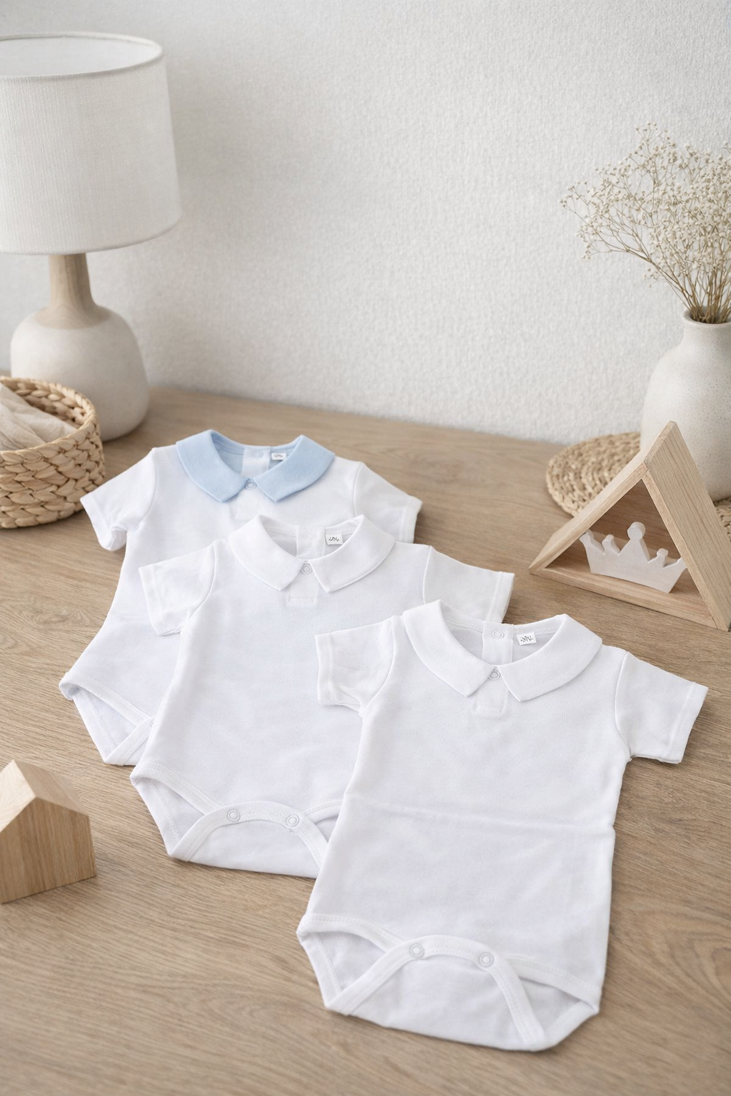 Body com Gola de Bico Manga Curta