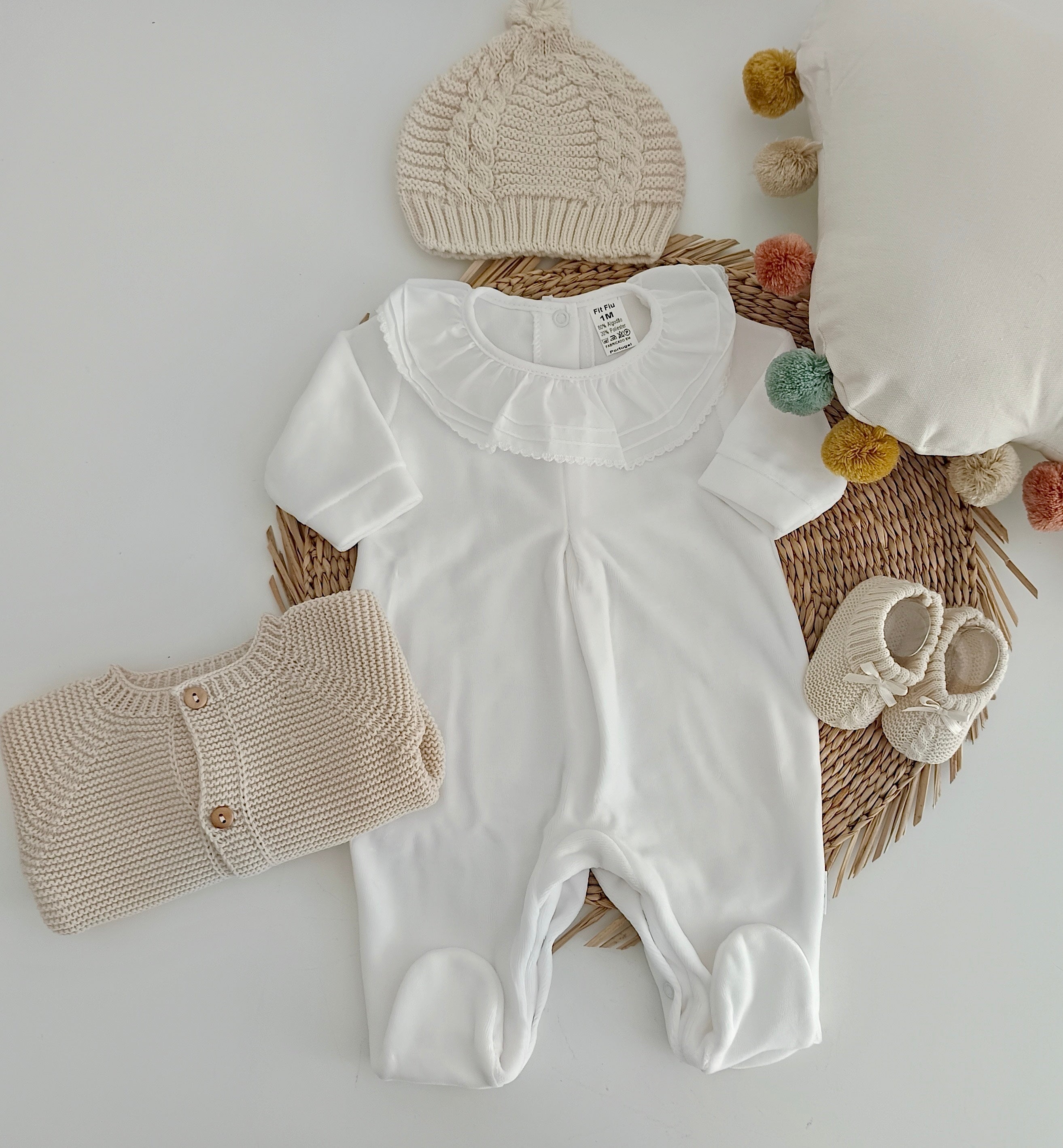 Conjunto Babygrow Casaco Gorro e Carapins Areia