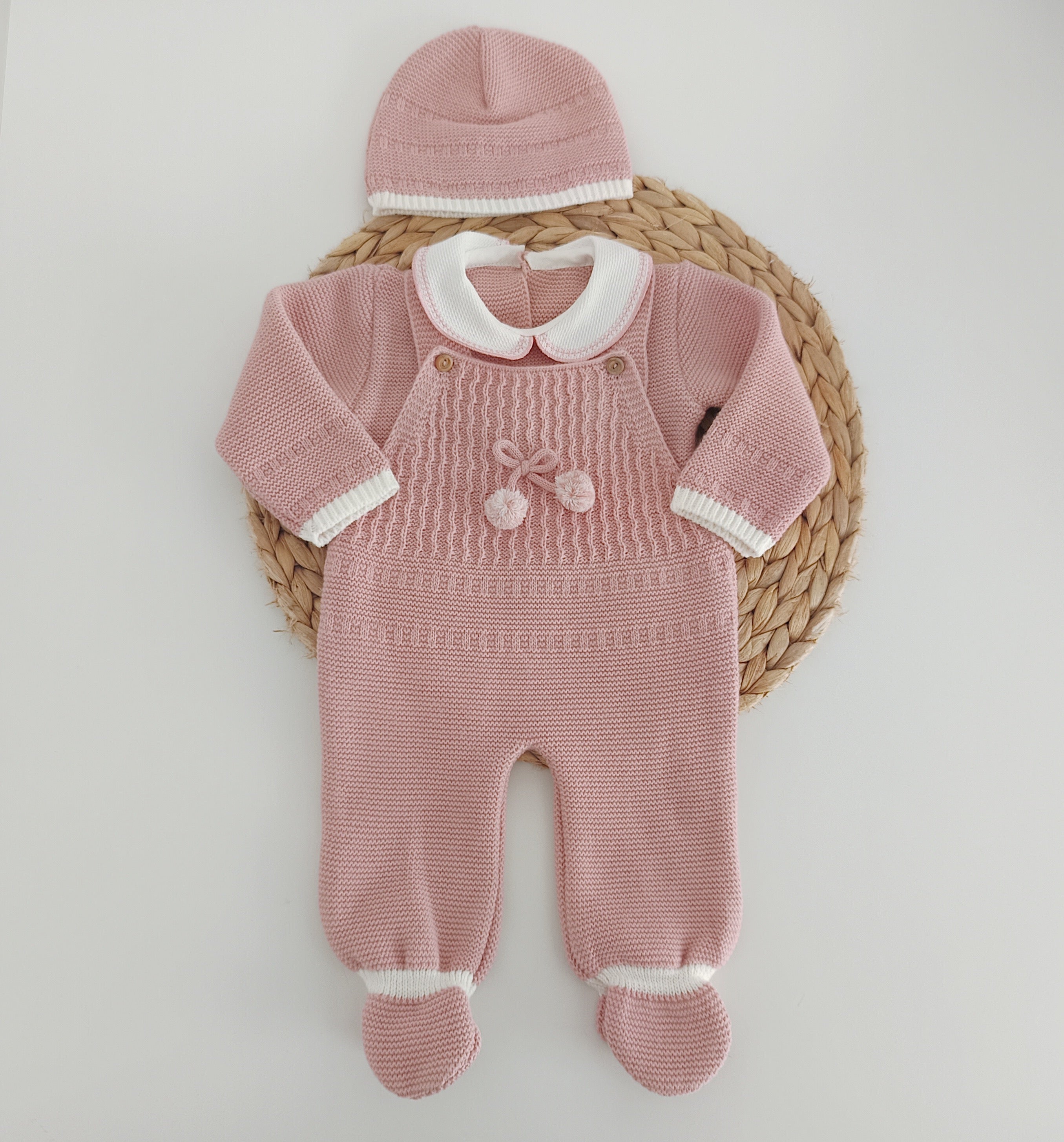 Jardineiras de malha Pompom com Camisola e Gorro Pompons Rosa Velho