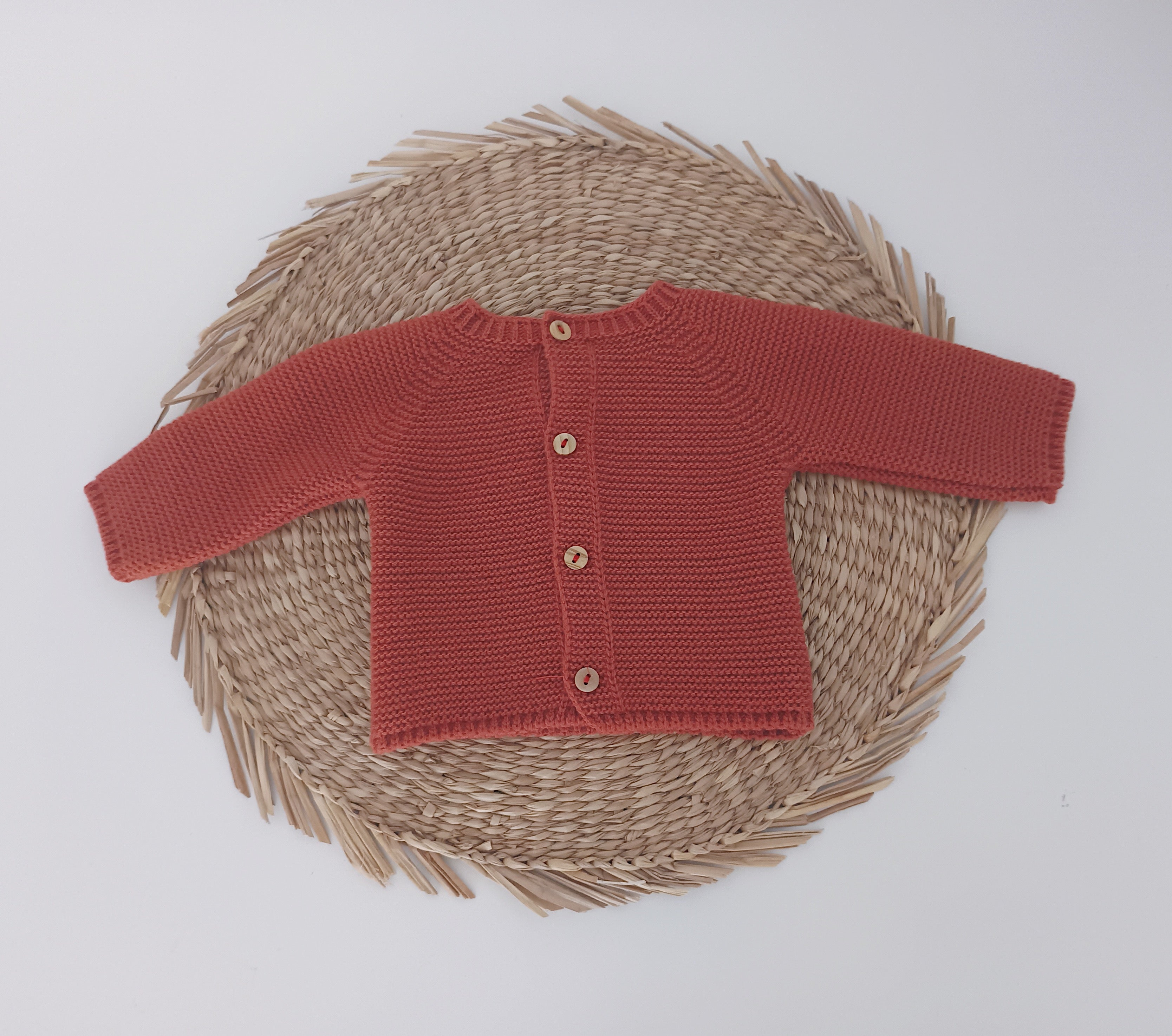 Casaco Básico com Botões em Madeira