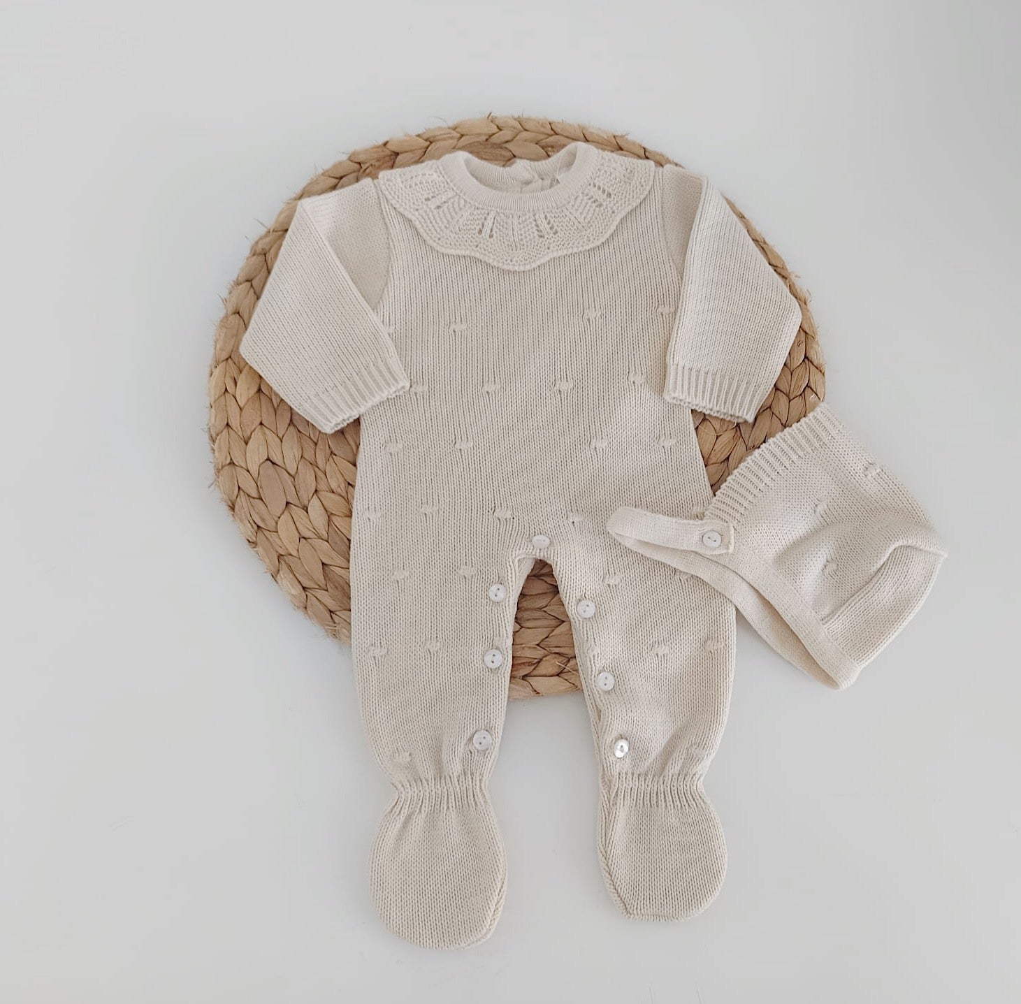 Babygrow de Malha Pompons Gola com touca Areia