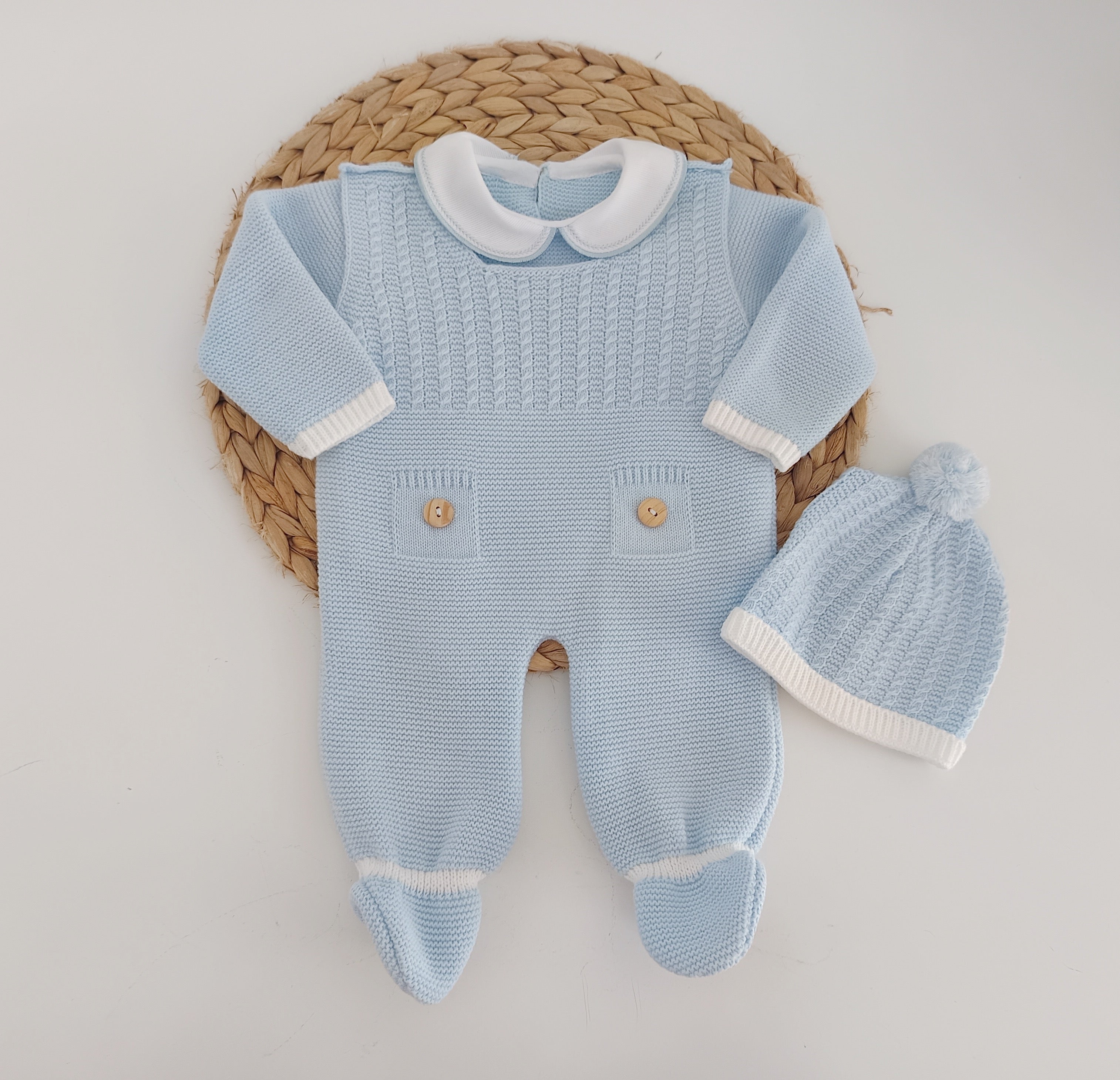 Jardineira de Malha com Camisola e Gorro Botões Azul
