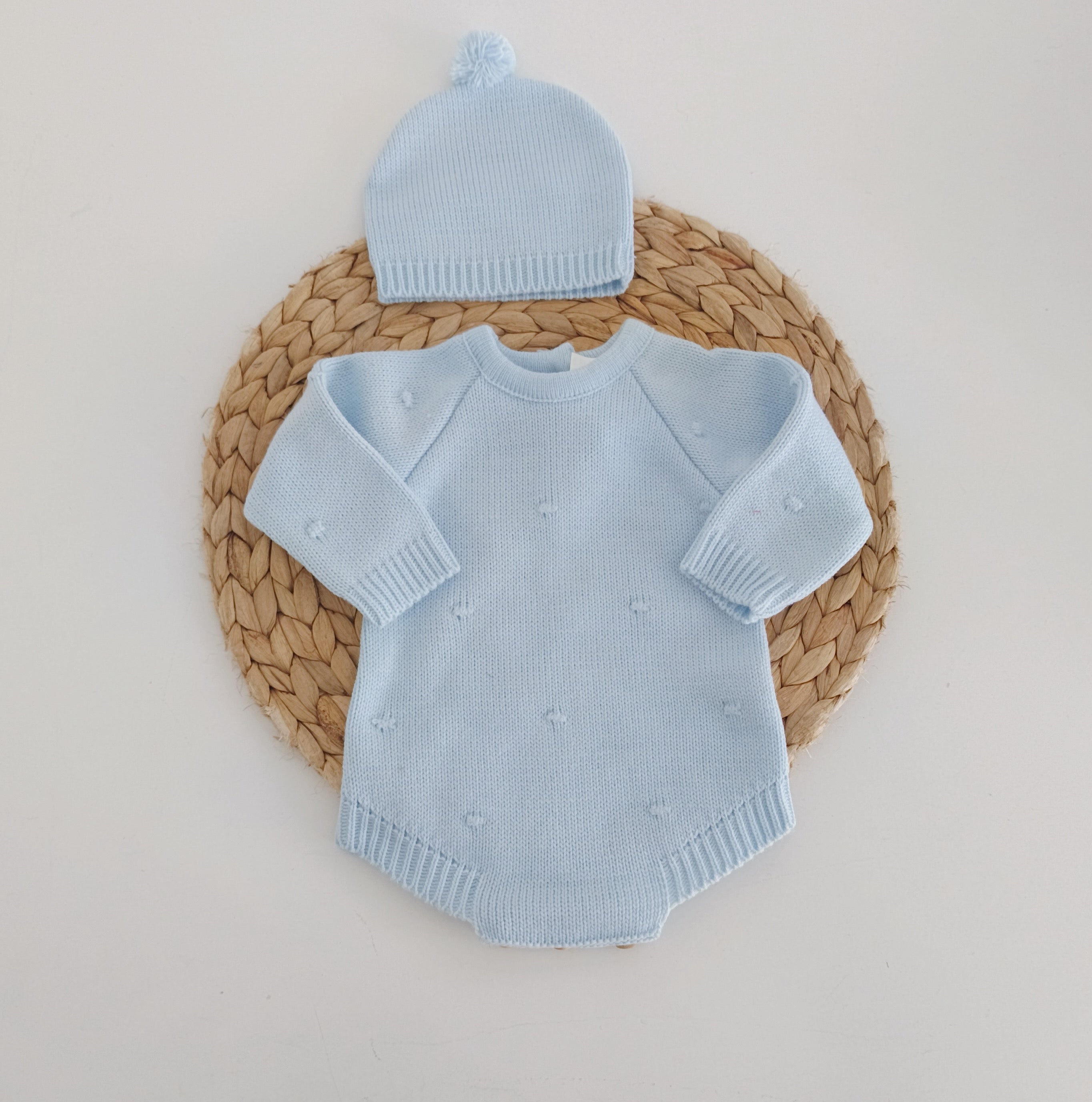 Fofo de Malha Pompons com Gorro Azul