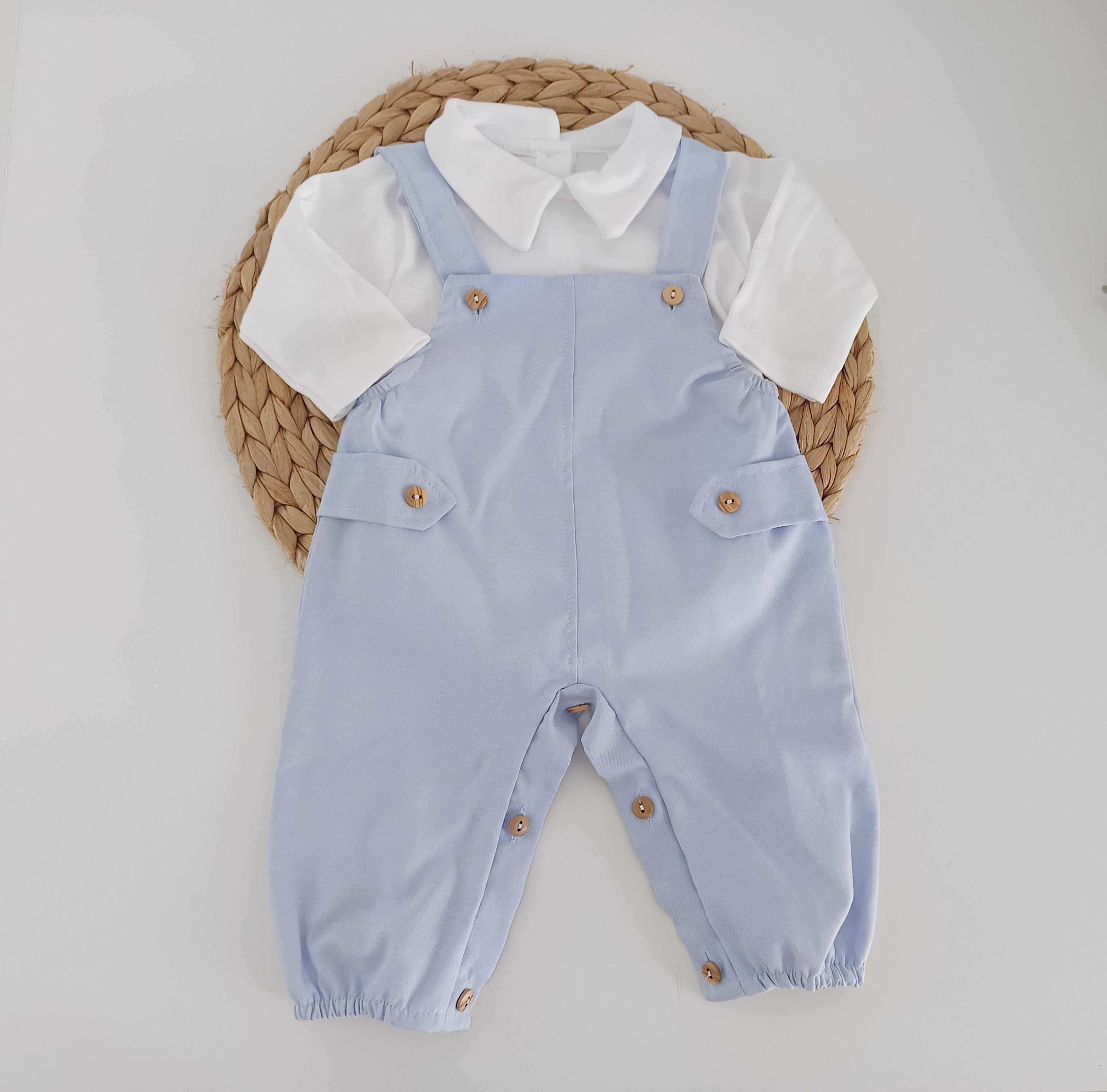 Jardineira Básica com Camisa Azul