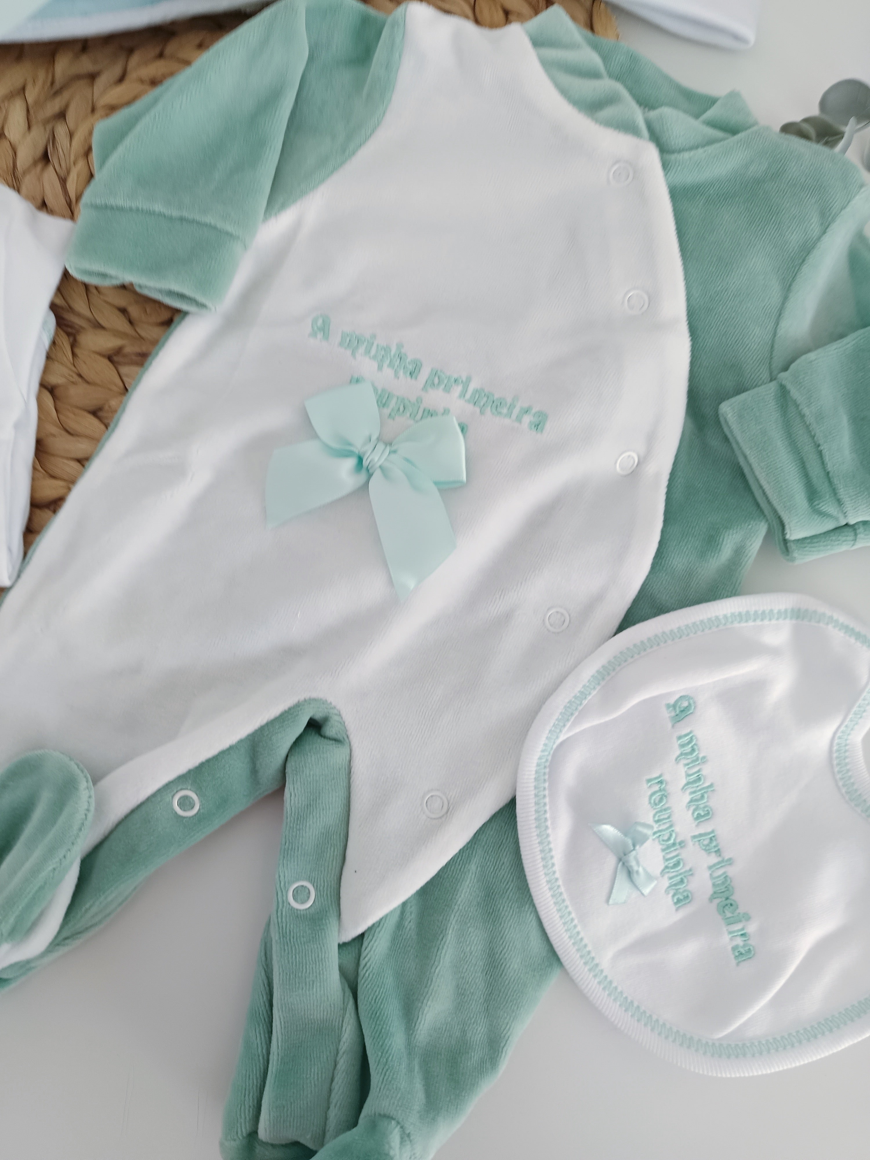 Conjunto de Primeira Roupinha Veludo Niples Verde