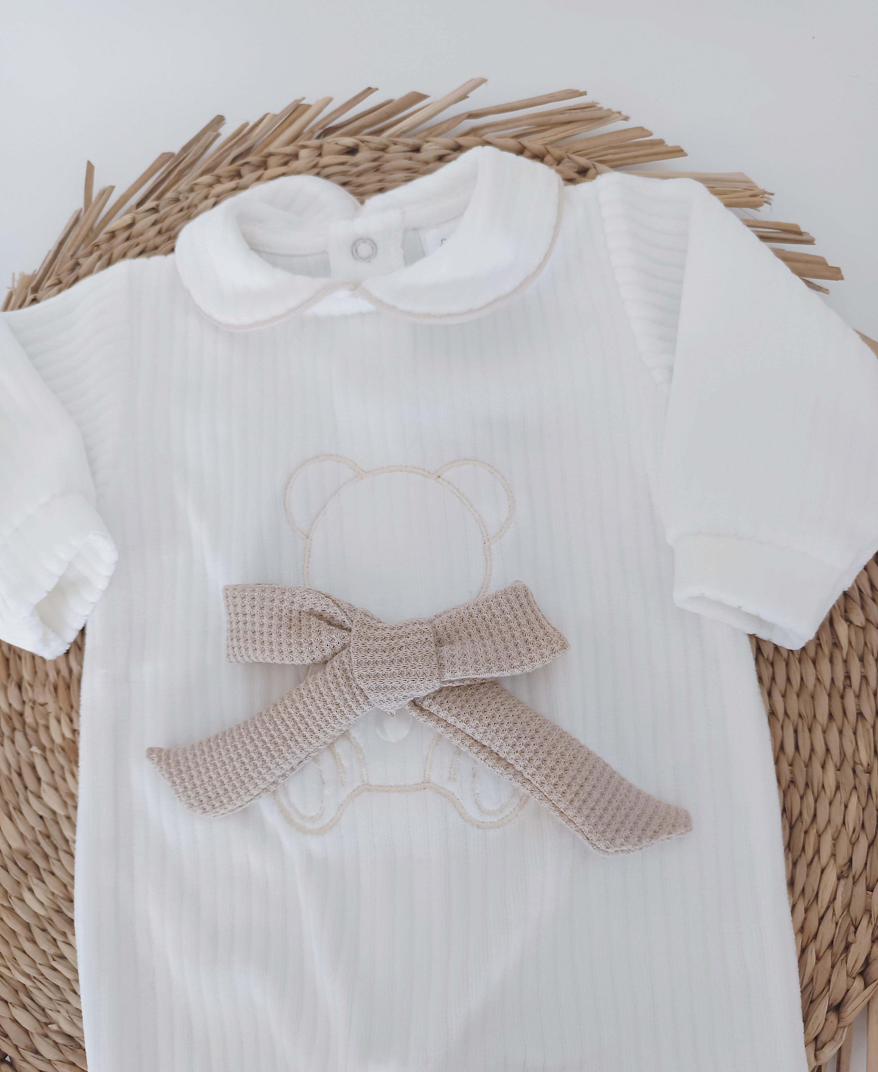 FitFiu Babies® | Babygrow Canelado Urso com Laço Pérola