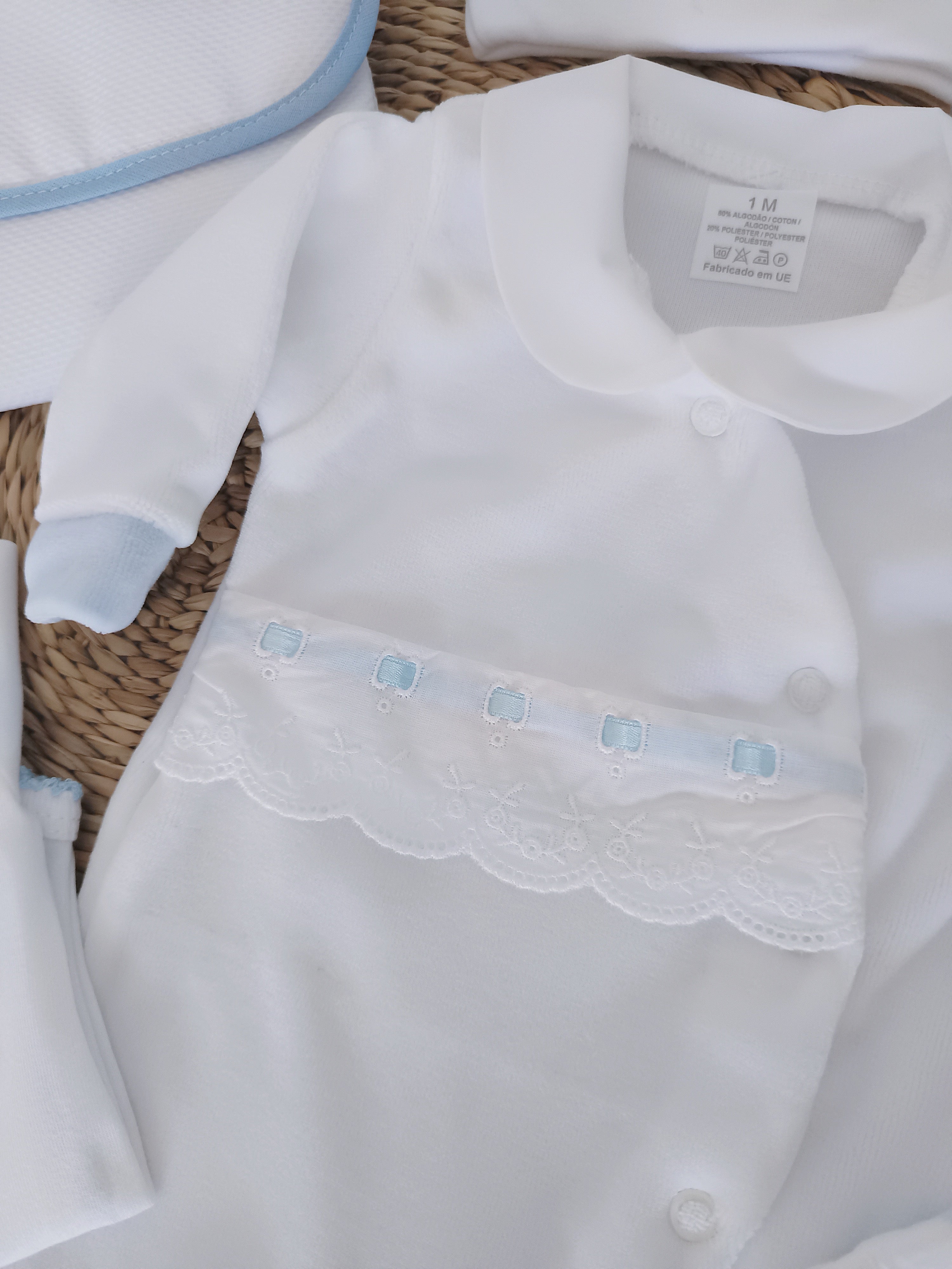 Conjunto de Primeira Roupinha Veludo Bordado Inglês Azul