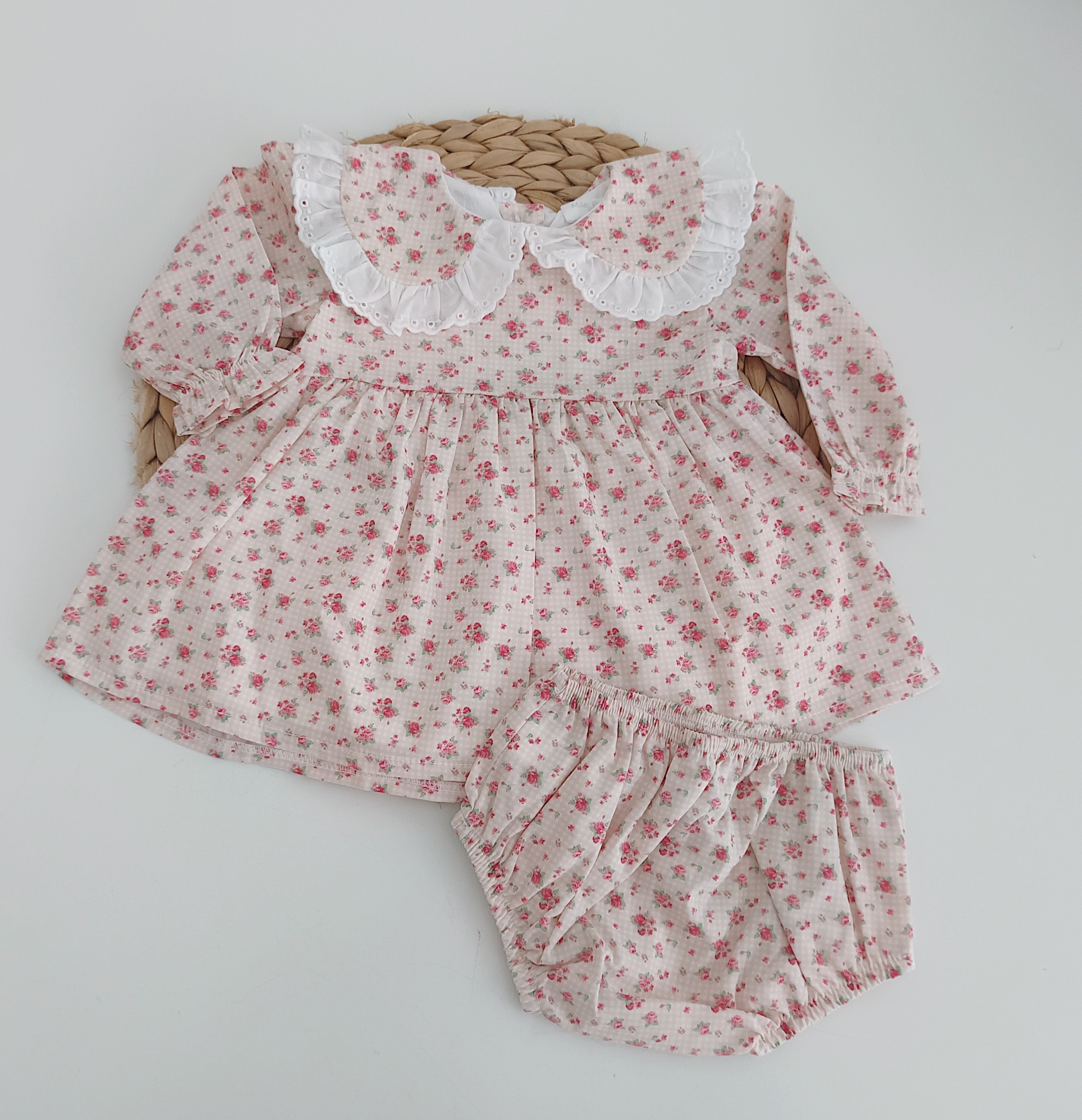 Vestido com Tapa Fraldas Flores Pérola