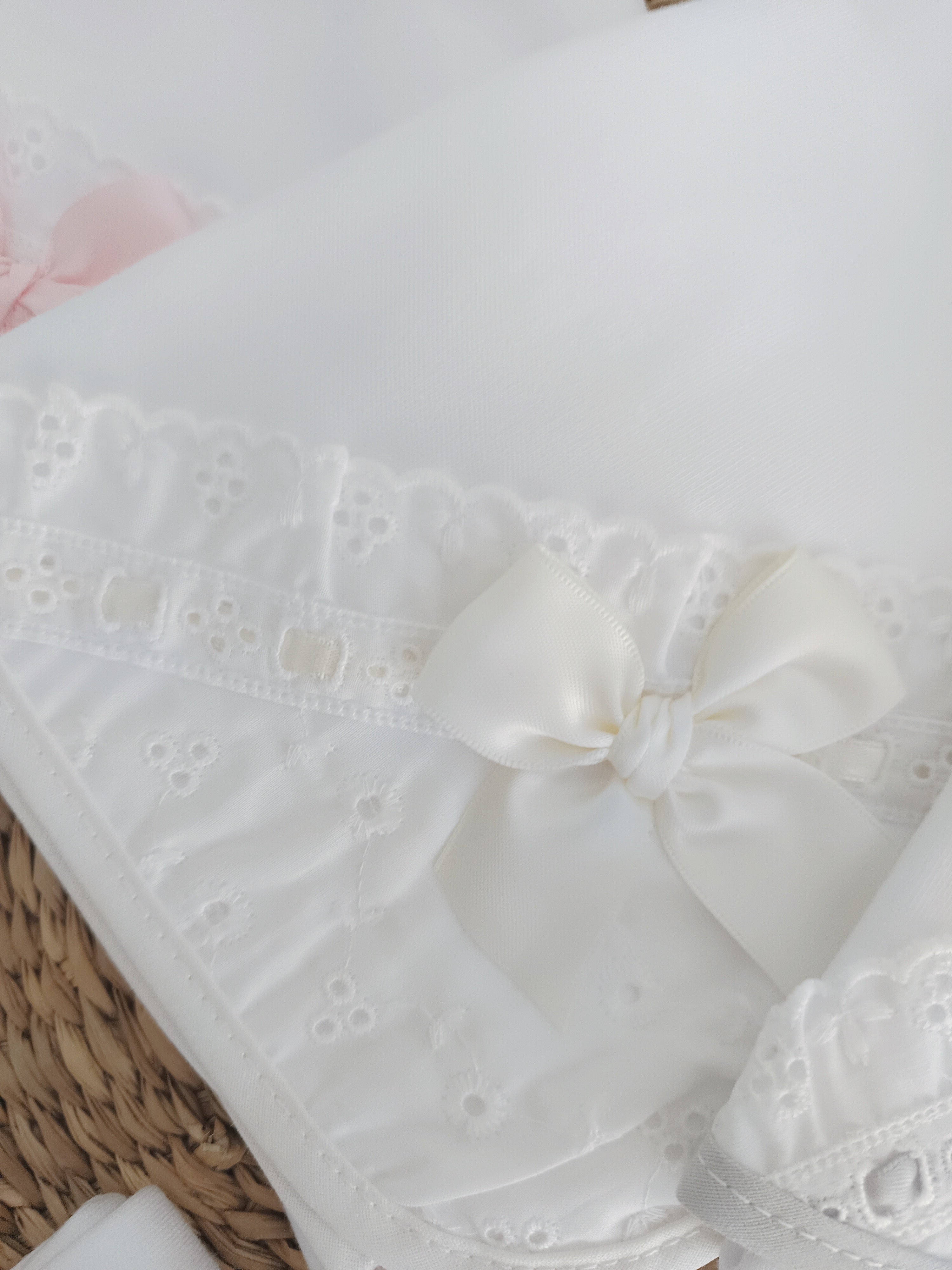 Fralda Algodão Bordado Inglês com Laço