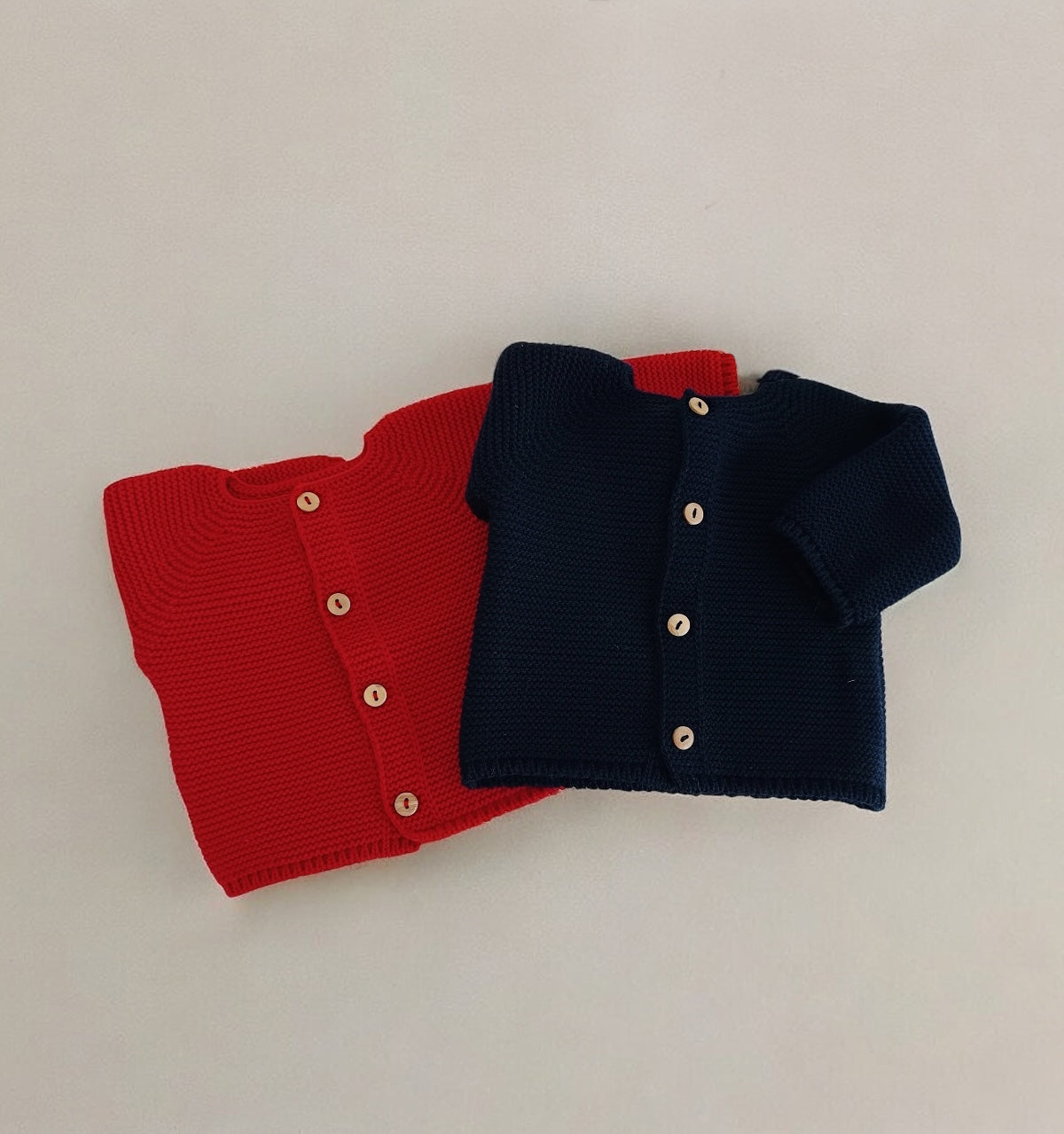 Casaco Básico com Botões em Madeira