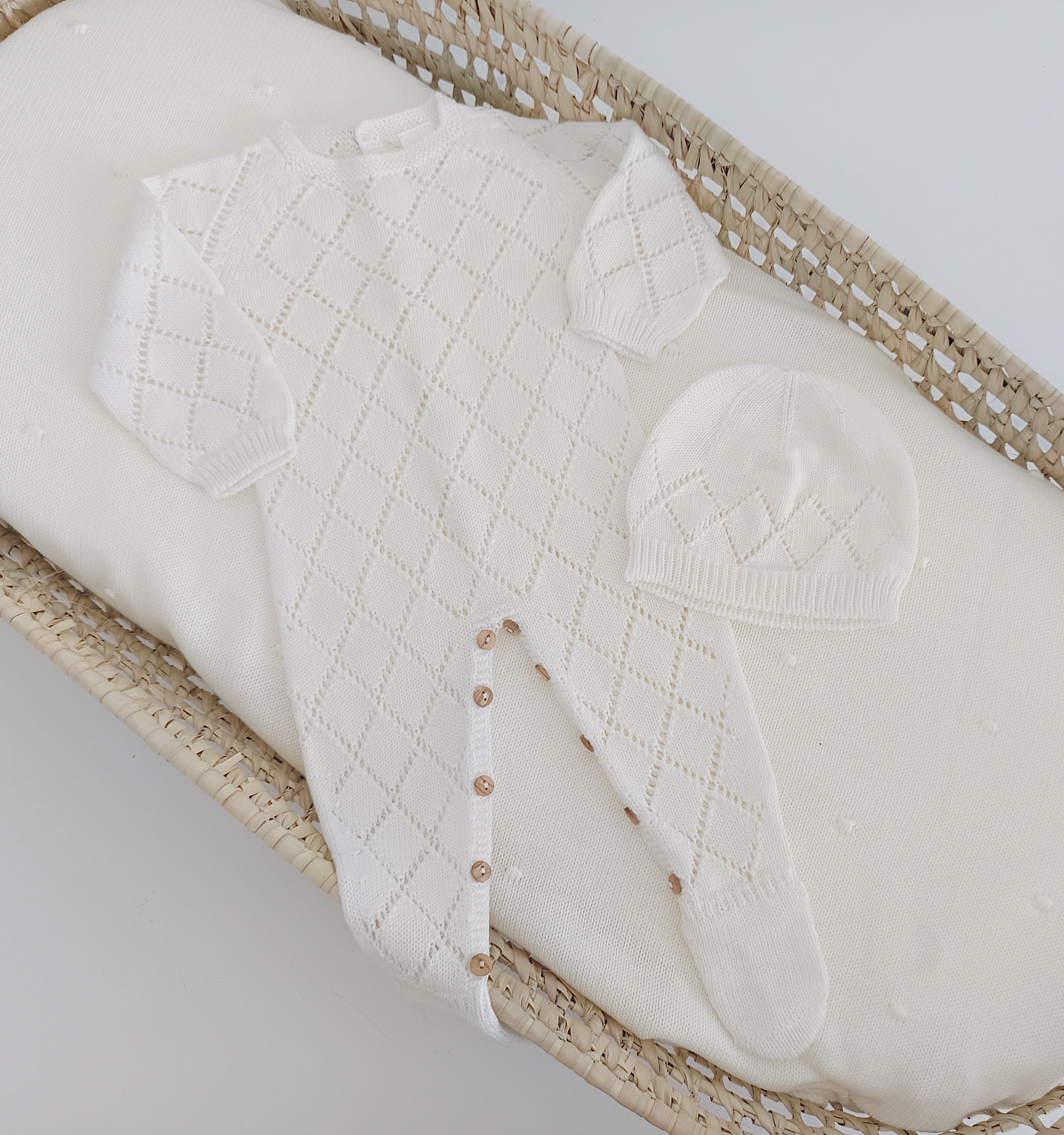 Conjunto de Malha com Manta e Doudou Losangos Pérola