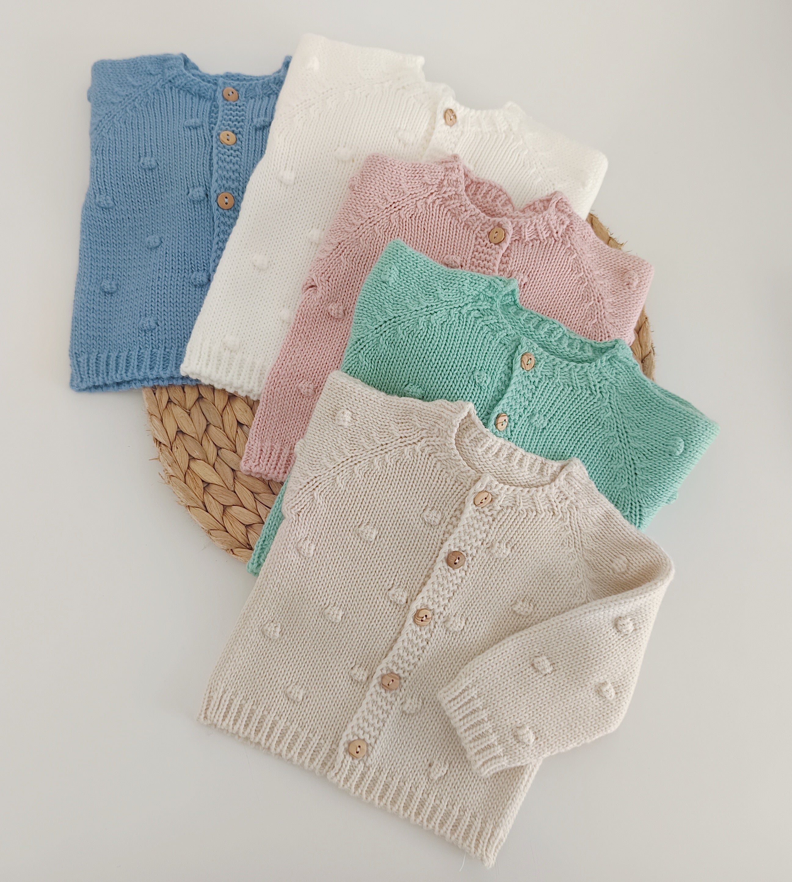 Casaco de Malha Pompons com Botões Madeira