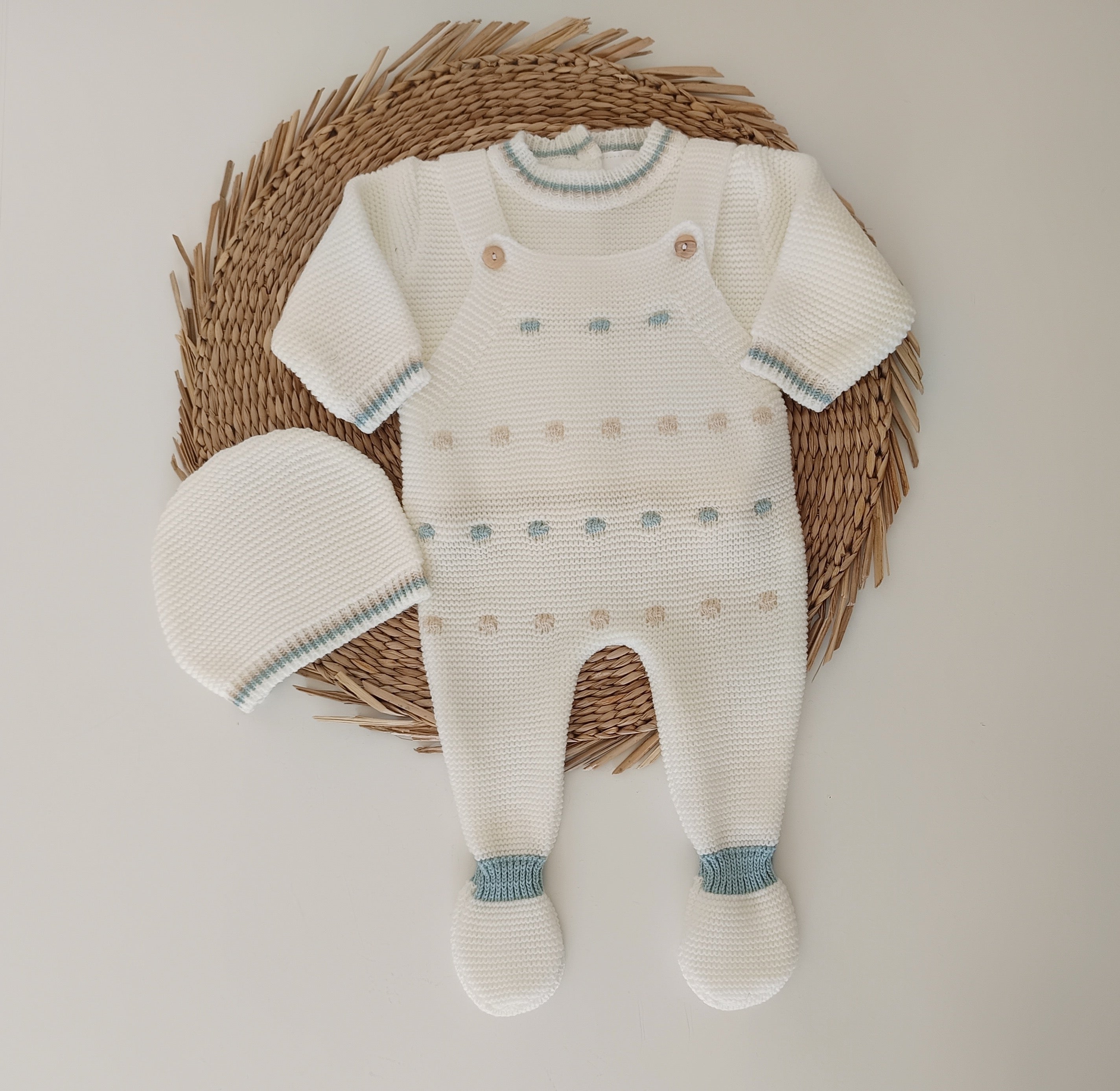 Jardineira Malha Saída Maternidade Pompons Coloridos Pérola