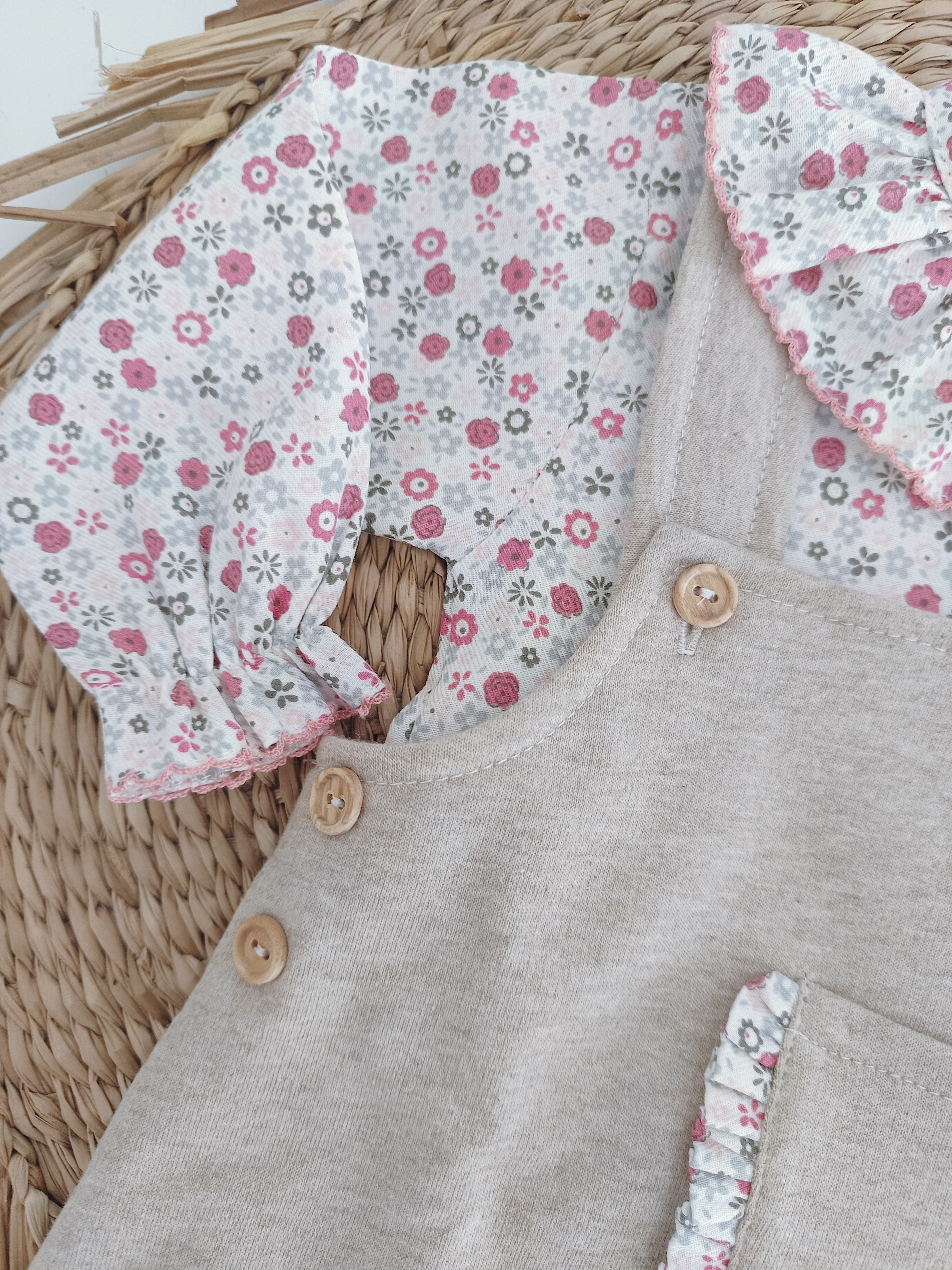 Vestido com Blusa Flores Areia