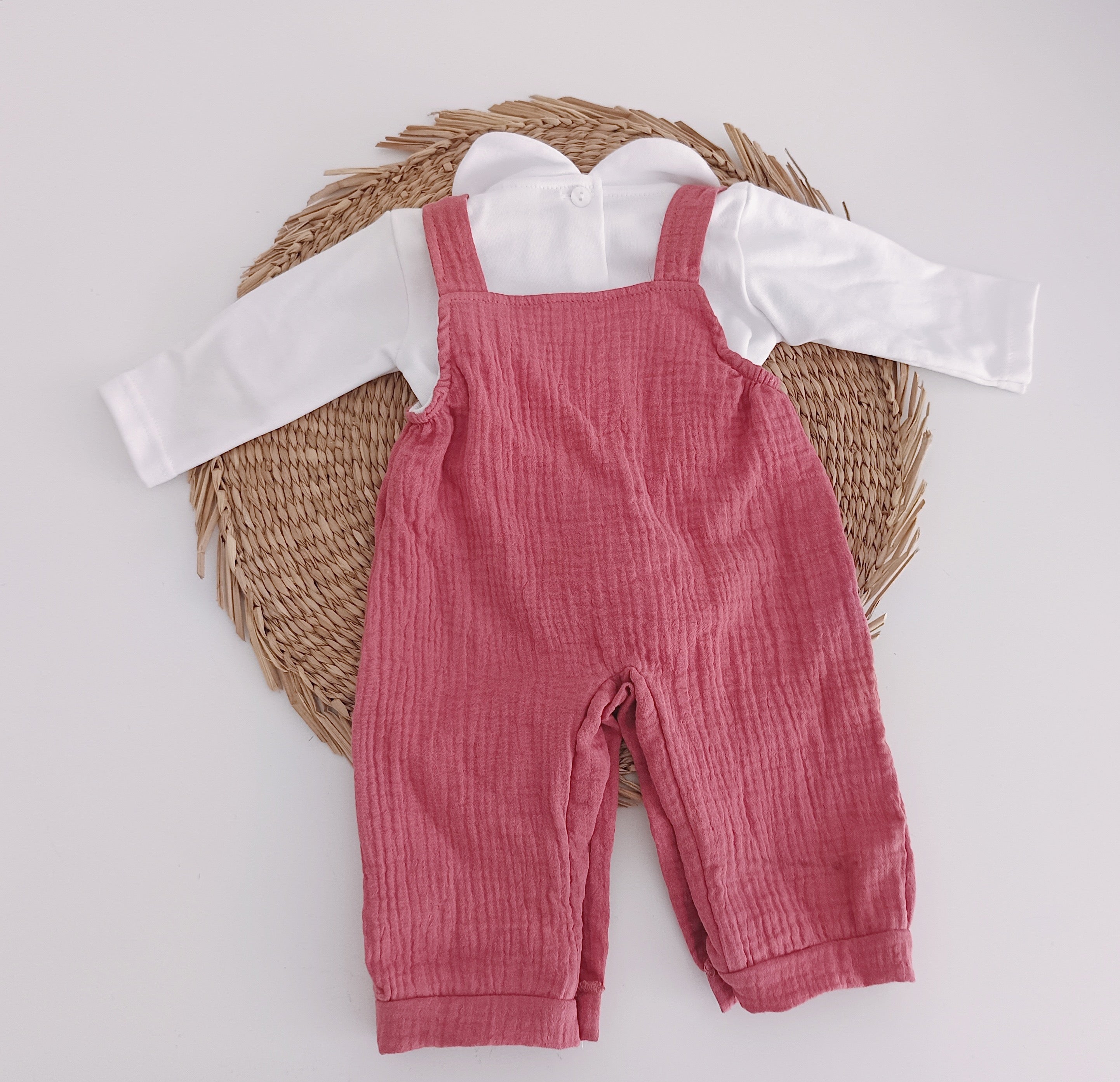 Macacão em Musselina com Blusa Flores Rosa Velho