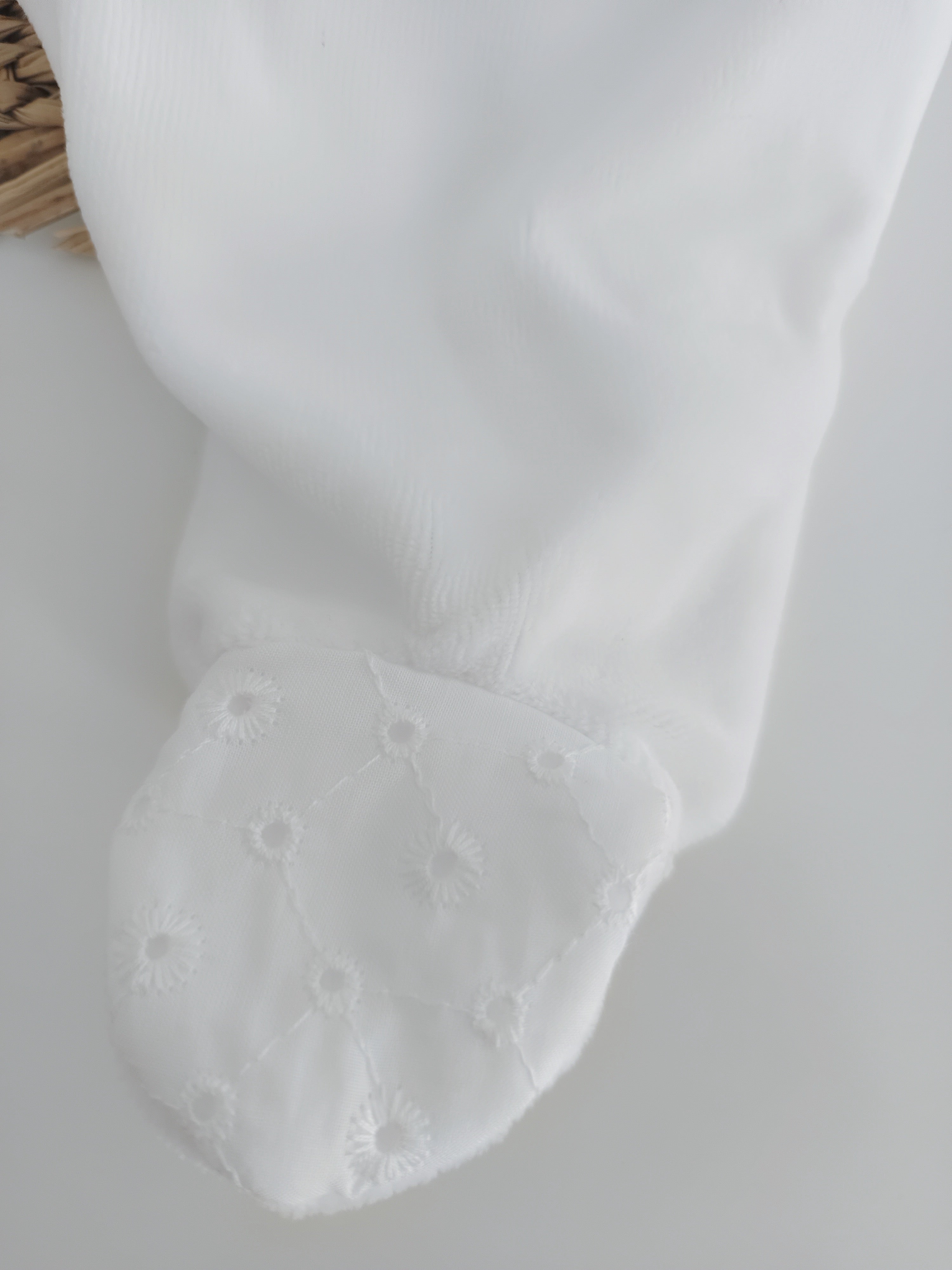 Babygrow Veludo Com Botões e Gola De Folho Branco