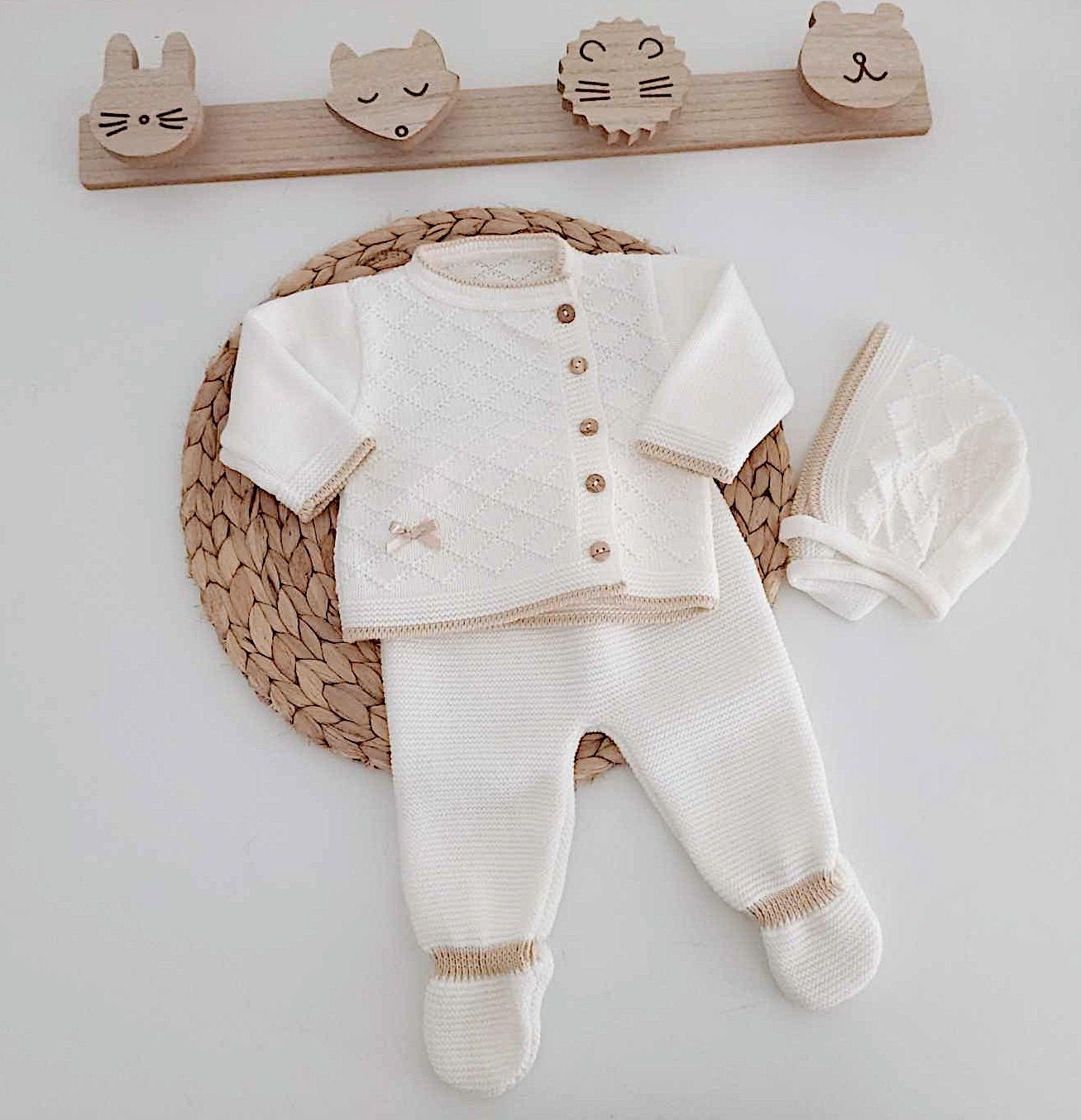 Fato de Malha Botões com Lacinho com Gorro Pérola