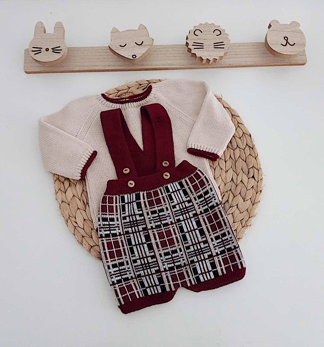 Fofo com Camisola de Malha Xadrez Areia