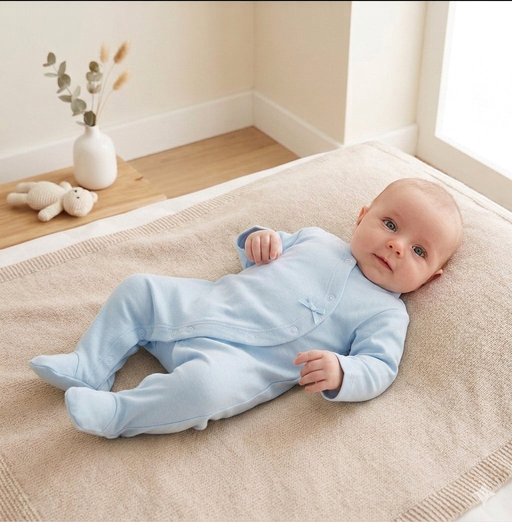 Babygrow Veludo Básico Lacinho Azul