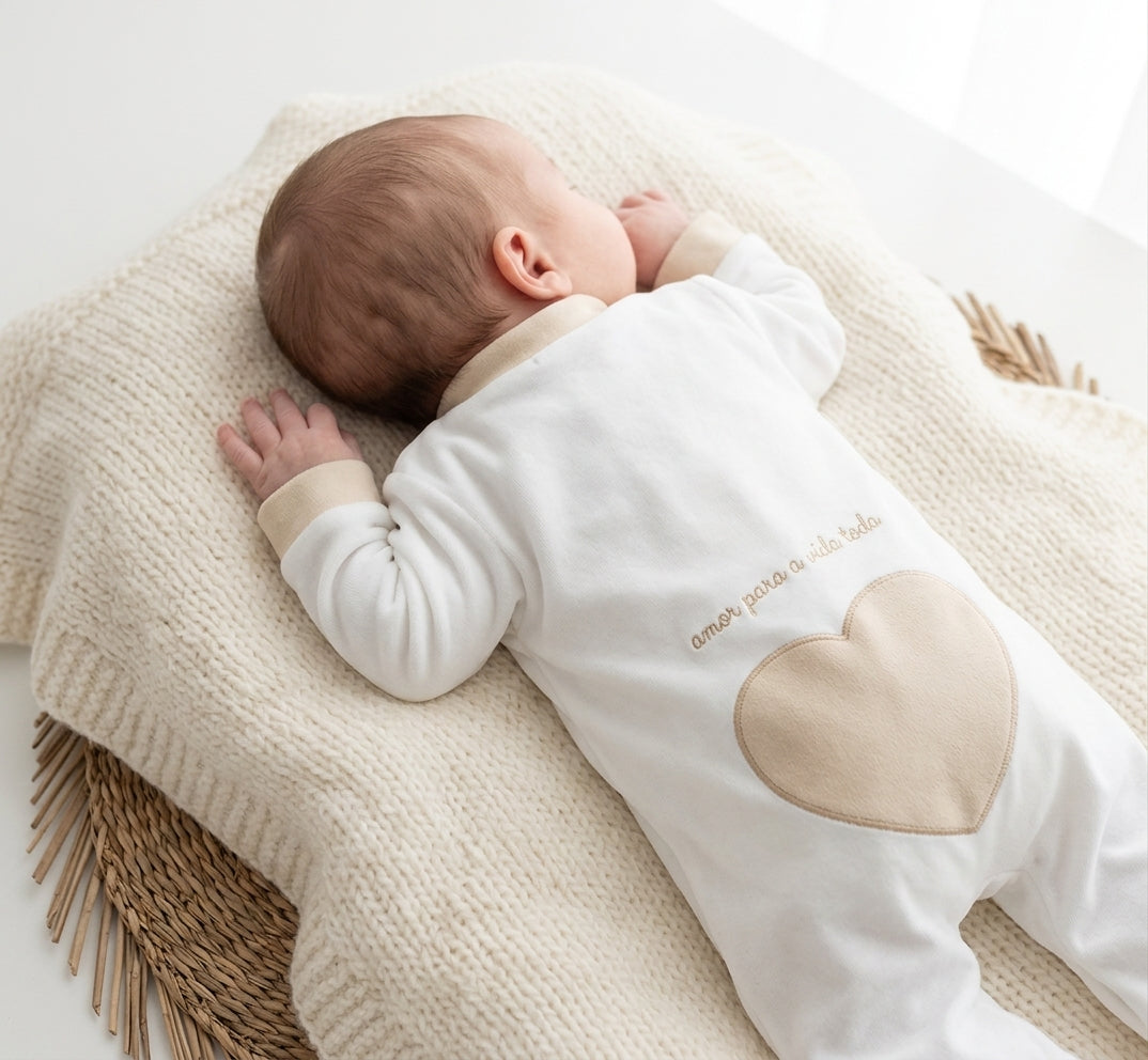 Amor Para a Vida Toda® | Babygrow Coração Areia