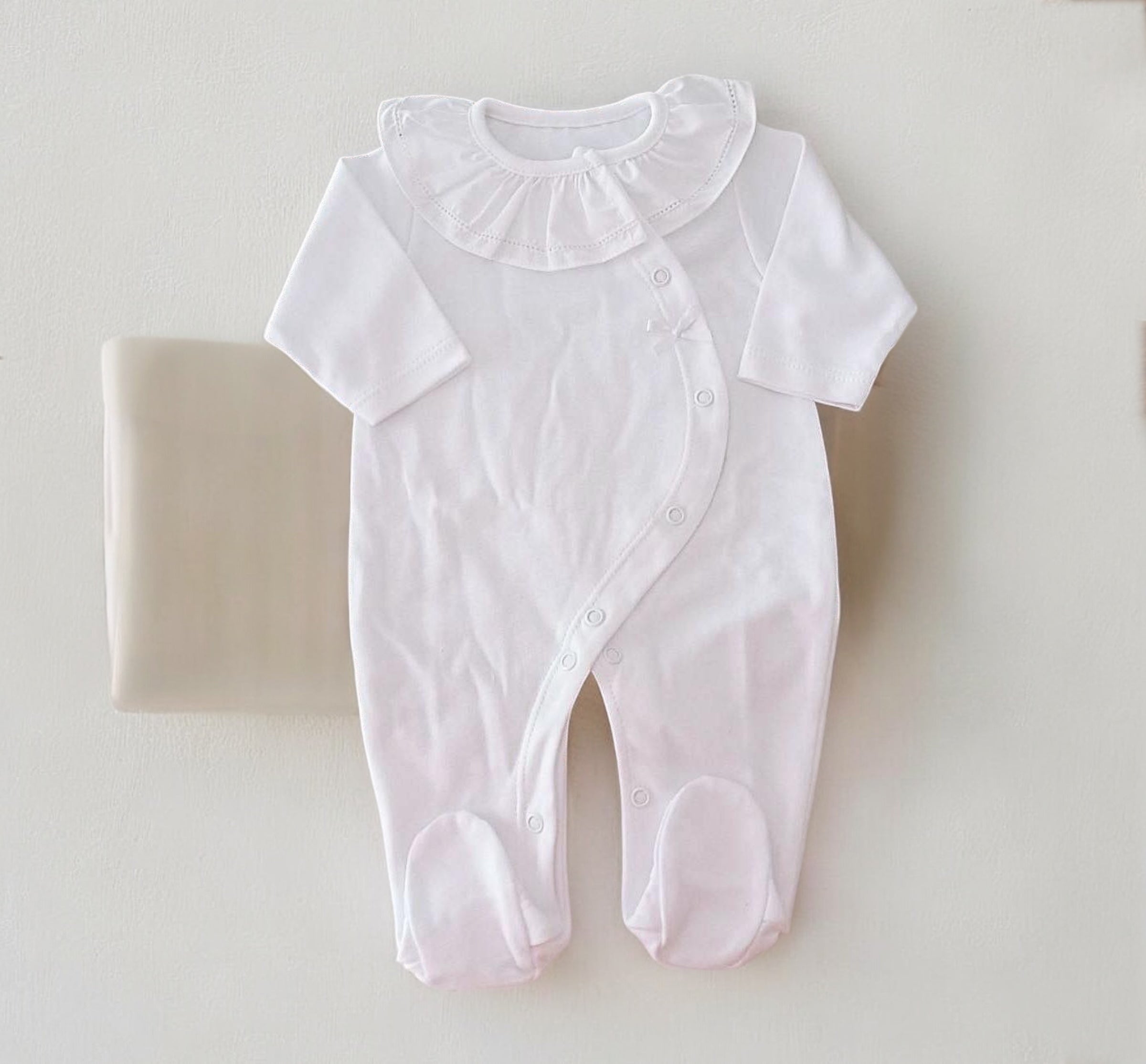 Babygrow Basic Lacinho Gola de Folho Branco