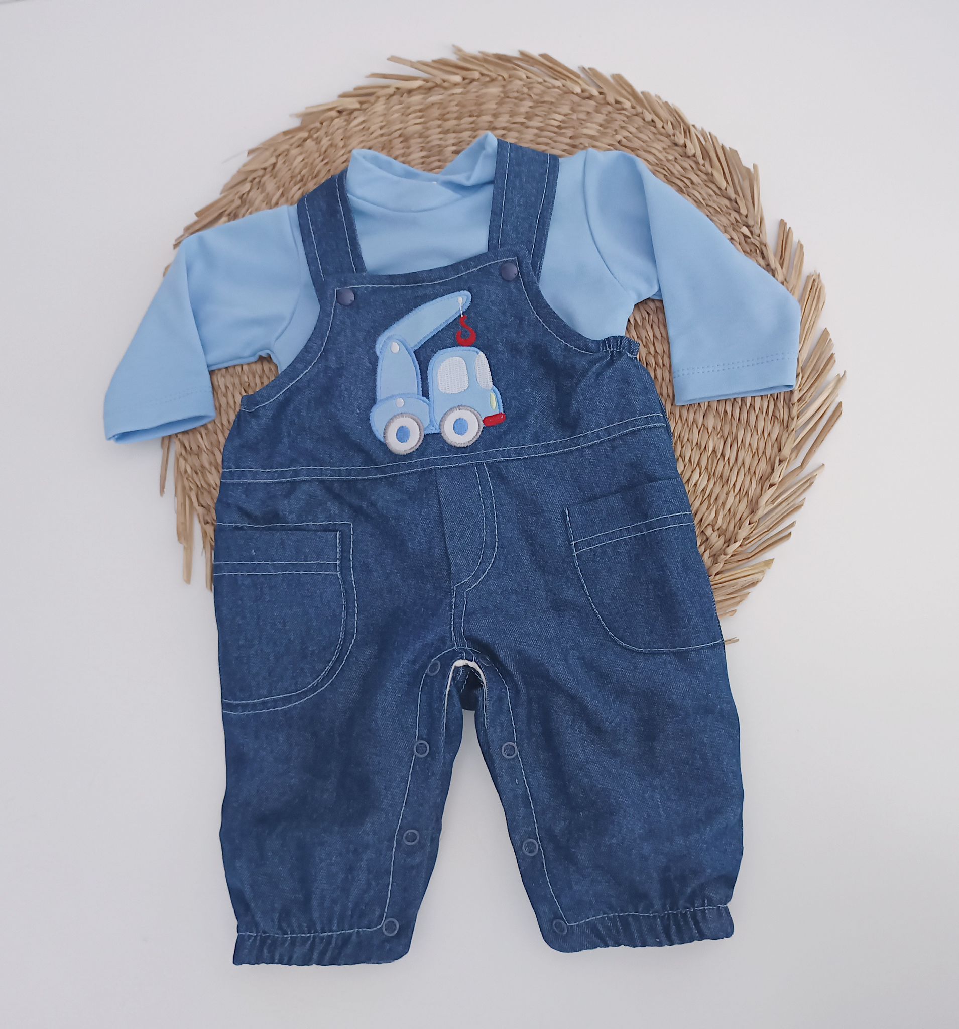 Jardineiras de Ganga com Camisola Jeans